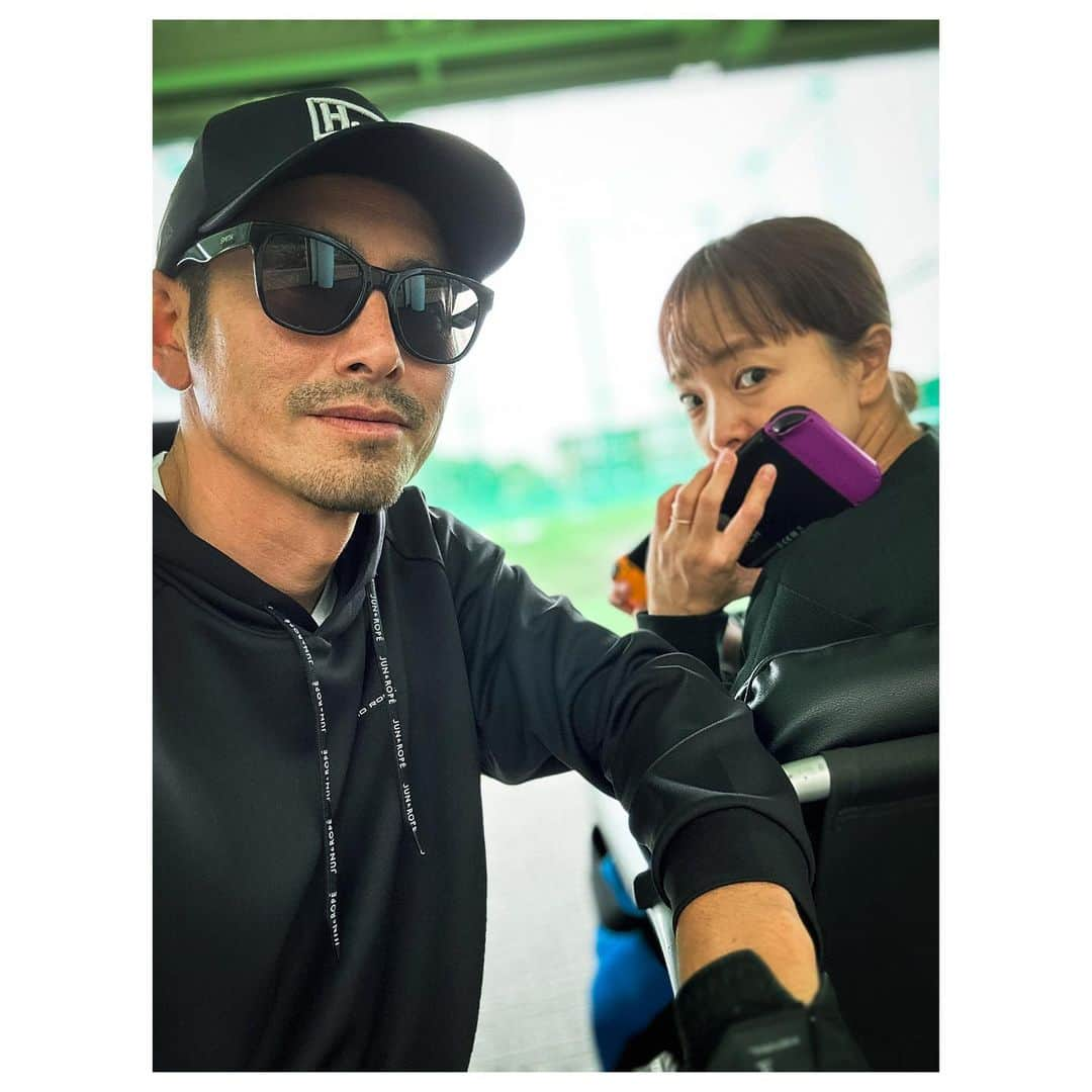 肥野竜也さんのインスタグラム写真 - (肥野竜也Instagram)「＂練習＂  一瞬だけ妻に付き合ってもらって練習場へ。 30分も居なかったな…w ⁡ ※スイングやアイテム情報はコチラ→ @hinogolf  ⁡ wear： @junandrope club： @fourteengolf_official  ⁡ #ゴルフ #ゴルフ動画 #ゴルフウェア #ゴルフアパレル #メンズファッション #メンズカジュアル #ファッション #私服 #パパコーデ #メンズモデル #golf #mensfashion #menstyle #fashion #golfwear #golfapparel #fourteen #junandrope」5月15日 20時23分 - tatsuya_hino