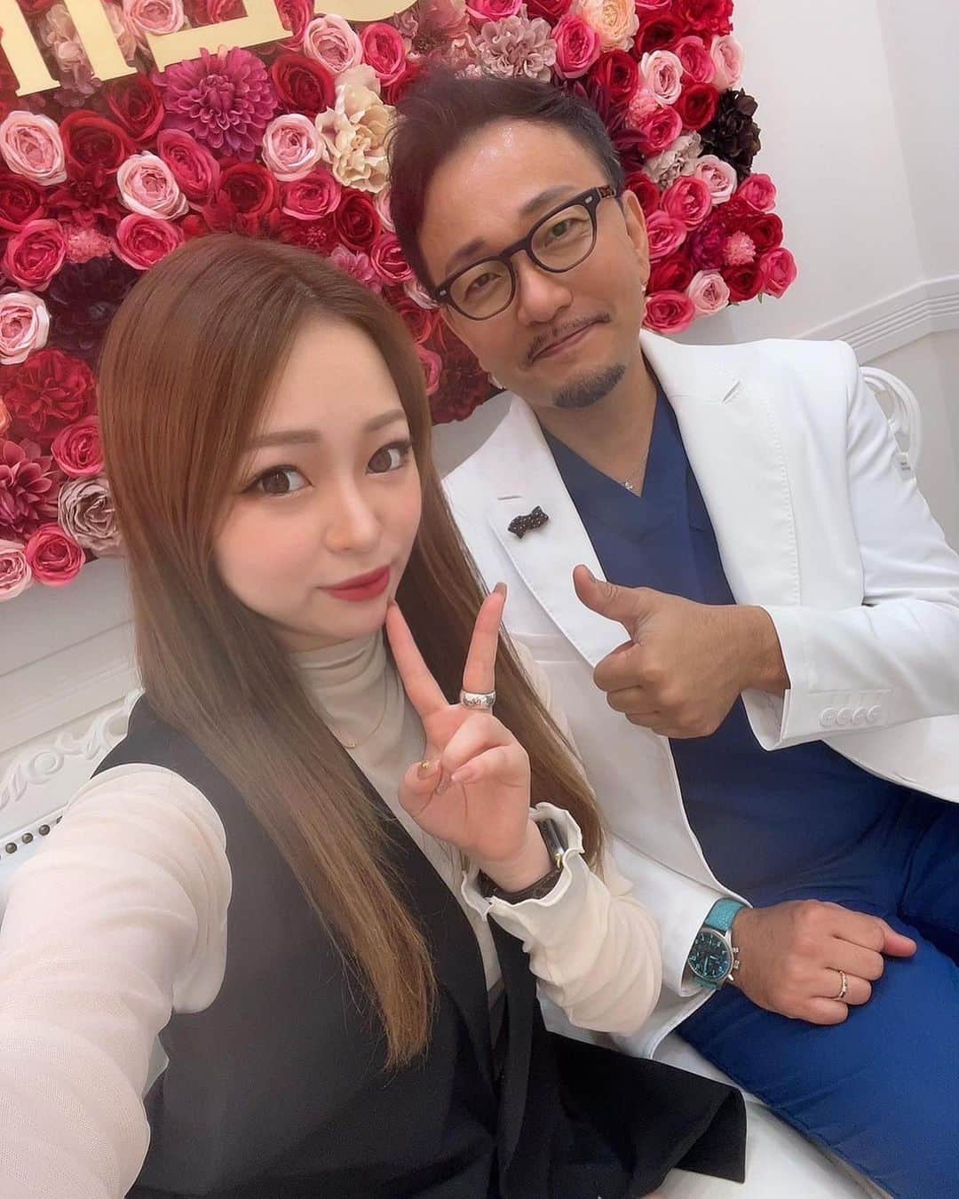 KEIさんのインスタグラム写真 - (KEIInstagram)「. . . . 先日投稿した @a_clinic_nagoya の住田先生( @aclinic_sumita ) の1day小顔脂肪吸引施術から数日、、！ 腫れも引いてきて引き締まってきた感じ😌✨  とは言っても、最初からそんなに腫れもないし、 術中の痛みもほぼなかったんだけどね🤣 だから本当に寝て起きたら顔がシュっとした感じ！！  顔の浮腫みやもたつきに気になってる方いたら ほんとにおすすめの施術だから是非🫶💕 私もまた浮腫みに気をつけつつ、Aスレッドで定期ケアしていきたいなと思います☺️  "#aclinic #aクリニック #エークリニック #aclinic銀座 #aclinic横浜 #aclinic新宿#aclinic名古屋#aclinic大阪#aclinic池袋#aclinic福岡#aclinic仙台 #美容外科 #美容皮膚科 #1day小顔脂肪吸引 #1day小顔  #脂肪吸引 #小顔 #美肌 #二重あご #フェイスライン #糸リフト #aスレッド #顔痩せ #部分やせ #小顔整形 #小顔になりたい#横顔美人 #住田篤紀」5月15日 20時24分 - kei_oktwins