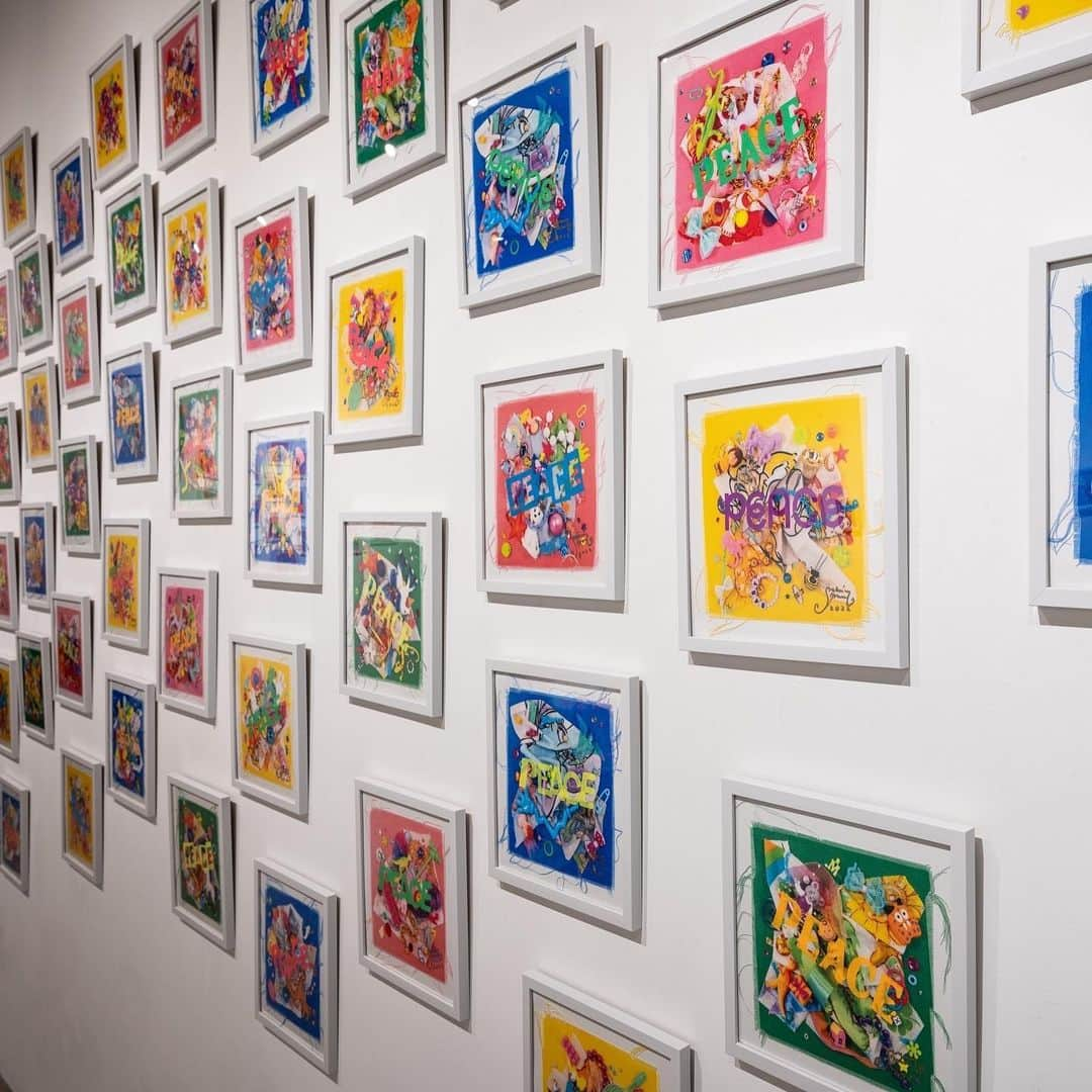 増田セバスチャンさんのインスタグラム写真 - (増田セバスチャンInstagram)「Sebastian Masuda's solo exhibition "COLORS FOR PEACE" will be held at the Roppongi Hills Mori Art Museum shop (Roppongi Hills West Walk 3rd floor), from May 19th to June 6th of 2023.  In addition to selling 3 series of artworks that will be unveiled in Japan for the first time, art goods with 4 colors theme from the featured works, will also be sold at the exhibition.  If you have chance to visit Tokyo, definitely stop by!! ————————————  Art Exhibition ”COLORS FOR PEACE” at MORI ART MUSEUM SHOP Sebastian Masuda  Schedule: May 19(Fri) – June 6(Tue),2023  Open Time: 11:00-21:00  Place: MORI ART MUSEUM SHOP (3F, Roppongi Hills West Walk) https://art-view.roppongihills.com/en/shop/index.html Admission: Free  *A portion of the profits from the works sold will be donated to human rights organizations.  – – – Sebastian Masuda Studio, Lovelies Lab Studio, NPO HELI(X)UM」5月15日 20時26分 - sebastian_masuda