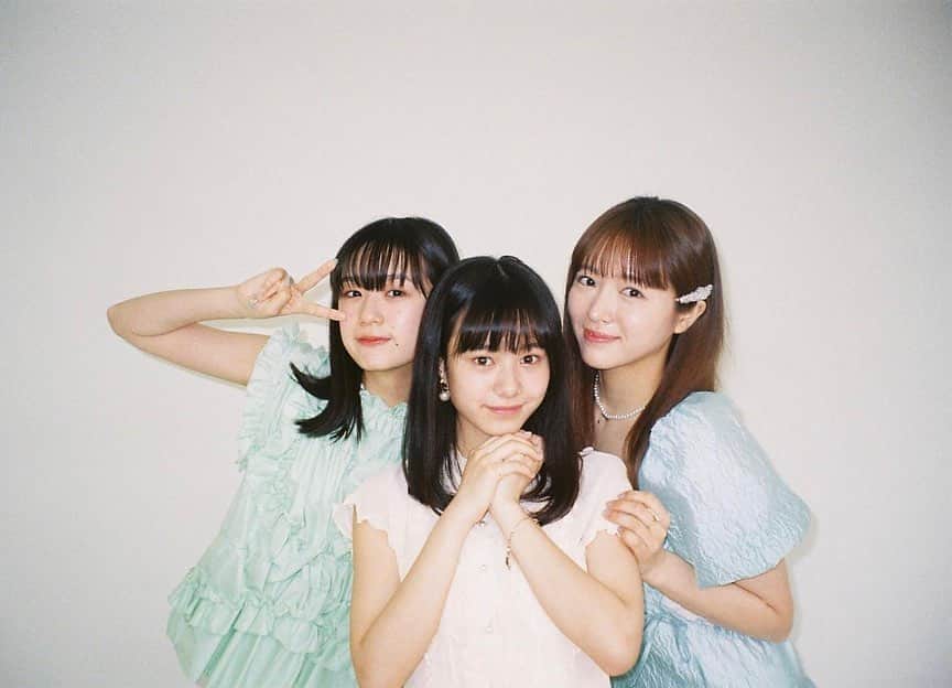 中山莉子のインスタグラム：「→ 本日発売の週刊スピリッツ 表紙を飾らせていただいてます🎉 皆さんと掴み取った表紙！ぜひゲットしてください🎂 ⁡ #スピリッツ#エビ中#エビ中スピコミ選抜#film」