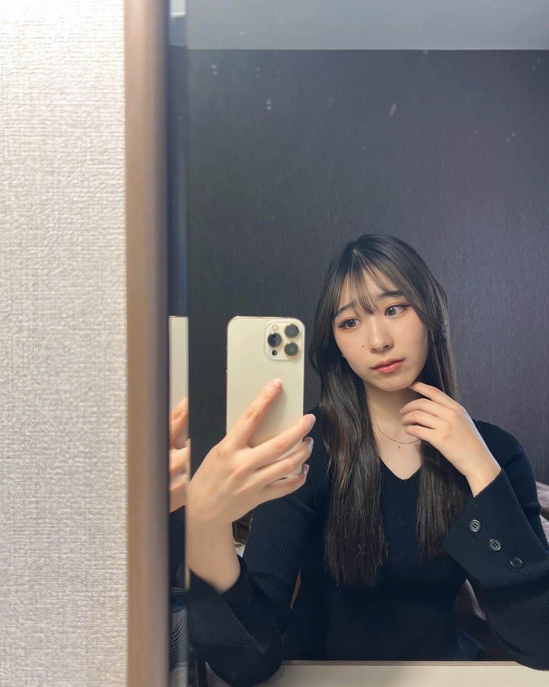 Dorothy Little Happyのインスタグラム：「✿ 久しぶりに #鏡越し で撮りたくなった日📷 また #遠征 できるといいなぁ♡」