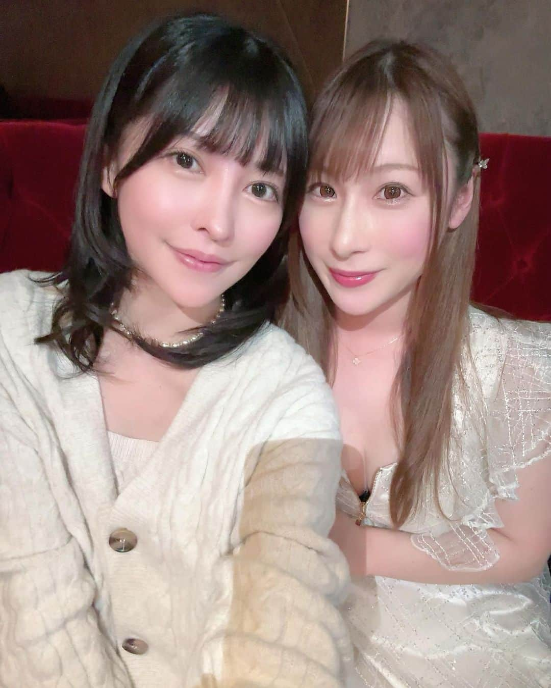 橋本れいかのインスタグラム：「森日向子ちゃん♡  やーっと会えて嬉しかった😭💓 同じ事務所の後輩ちゃんで、日向子ちゃんが入った時から あのかわいい子会いたい！！ってずっとマネージャーさんに言ってた♡笑  実物もかわいくて、脚が長くてスタイル良すぎた🥺✨  お互い人見知り発揮しちゃったからまたお話しできたらいいなーっ💕  ୨୧┈┈┈┈┈┈┈┈┈┈┈┈┈┈୨୧  Twitter新しくなりました ↪︎ reikasensei1023  よろしくお願いします♡  #橋本れいか #れいか先生 #レッドドラゴン #RedDragon #六本木 #キャバクラ #NAX #森日向子 ちゃん」