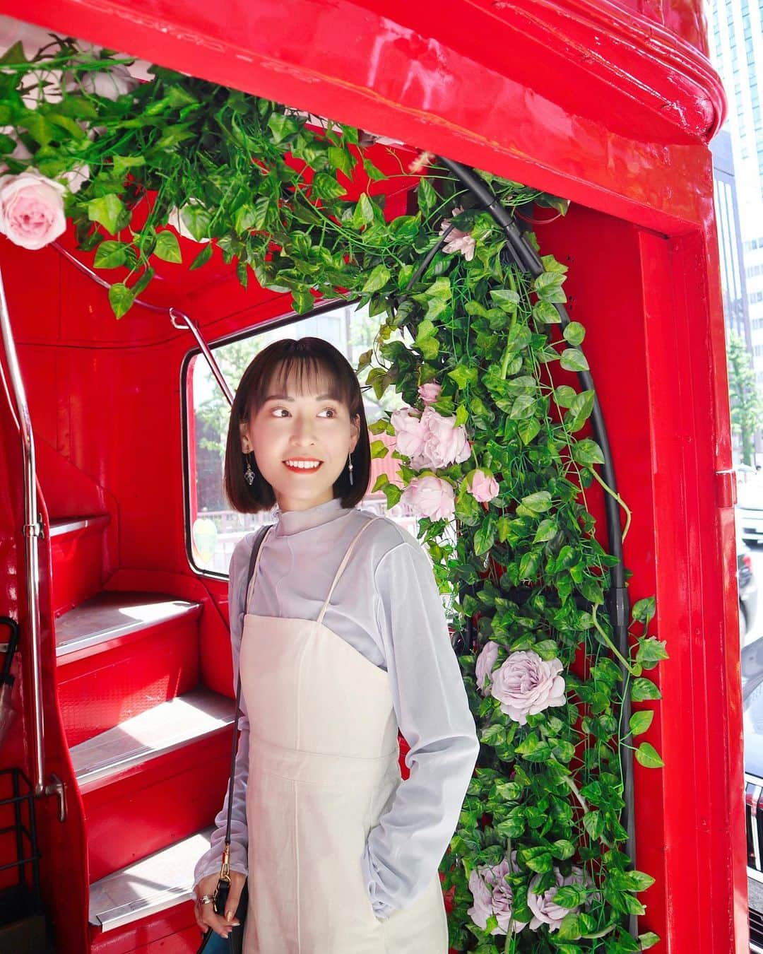 高橋晴香さんのインスタグラム写真 - (高橋晴香Instagram)「ロンドンバスでアフタヌーンティー🇬🇧🫖 ⁡ ⁡ 東京でロンドンバス乗りながら、ヌン活出来るなんて🥹💕💕🚌 ⁡ ⁡ @afternoon_tea_bus_tour  ⁡ ⁡ 季節によってイベント内容変わるのも魅力✨ ⁡ ⁡ 一足お先に、観音山フルーツパーラー銀座店 @kannonyama.ginza さんとのコラボのフルーツアフタヌーンティーに参加してきたよ🫶 ⁡ ⁡ 見た目可愛いのはもちろん、フルーツが新鮮でジューシーでどれも本当美味しくて😋🍒🧁🍊🍨🥝 ⁡ ⁡ フルーツ好きにはたまらない🥰 ⁡ ⁡ 非日常味わえて楽しかったし、いつもと違うアフタヌーンティーで新感覚だった☕︎ ⁡ ⁡ また乗りたい❤️ ⁡ ⁡ 🫖Afternoon Tea Bus Tour ⁡ 観音山フルーツパーラーコラボ ⁡ ☑︎運行開催期間：6月2日~6月30日まで ⁡ ☑︎予約開始 : 5月15日 15時から ⁡ ☑︎料金：大人¥7,500 小人：¥4,000 ⁡ 運行時間：90分間 ⁡ 発着地：観音山フルーツパーラー 銀座店前 ⁡ 最寄駅：東銀座または銀座駅 ⁡ サービス：紅茶7種類とソフトドリンク飲み放題 ⁡ ⁡ 🫖Menu ⁡ <上段> ・観音山柑橘（清見、八朔、甘夏） ・山形県産サクランボ ・観音山キウイフルーツ ⁡ <中段> ・山形県産サクランボのミニパフェ ・観音山みかんなちゅるんゼリー柑橘カルチェ乗せ ・梅干し ⁡ <下段> ・観音山キウイのフルーツサンド ・アイスクリーム観音山桃ジャム乗せ ・ポテトチップス ⁡ ⁡ 🚌ルート 銀座→東京タワー→表参道→渋谷スクランブル→銀座 ⁡  #アフタヌーンティー #アフタヌーンティーバスツアー #ロンドンバス #アフタヌーンティーバス #afternoontea #afternoonteabustour #ヌン活 #アフタヌーンティー東京 #観音山フルーツパーラー #afternoonteabus」5月15日 20時41分 - haruka_takahashi0127