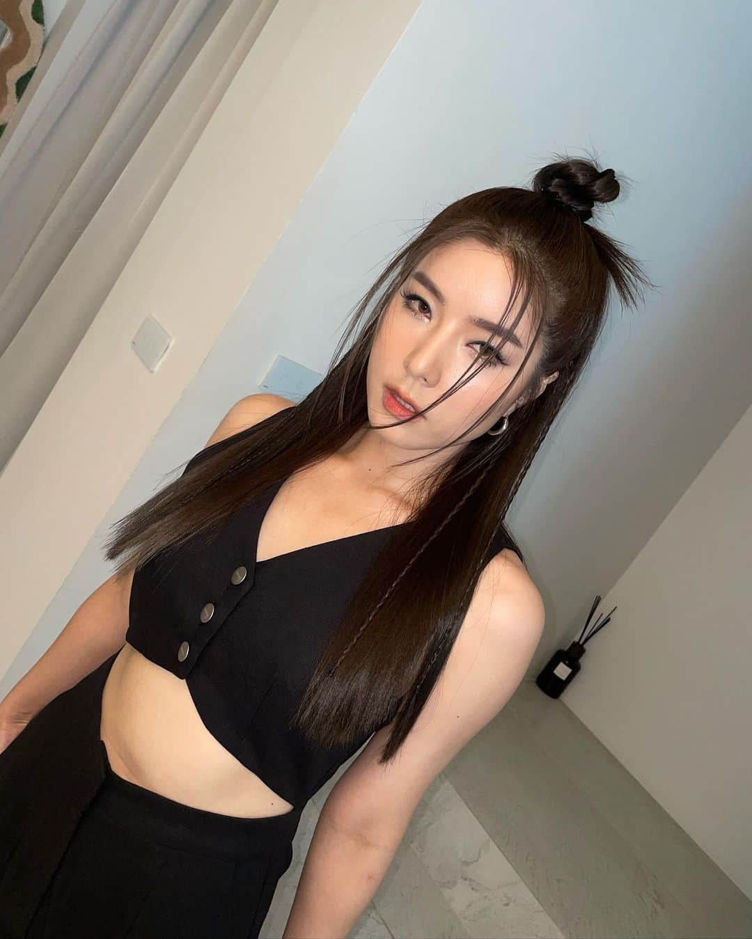 GYEON SEOのインスタグラム：「_* one take and we go work 🖤 . . #nofillterneeded  @yalenass  @ballneeb  @trikul.ordinary」