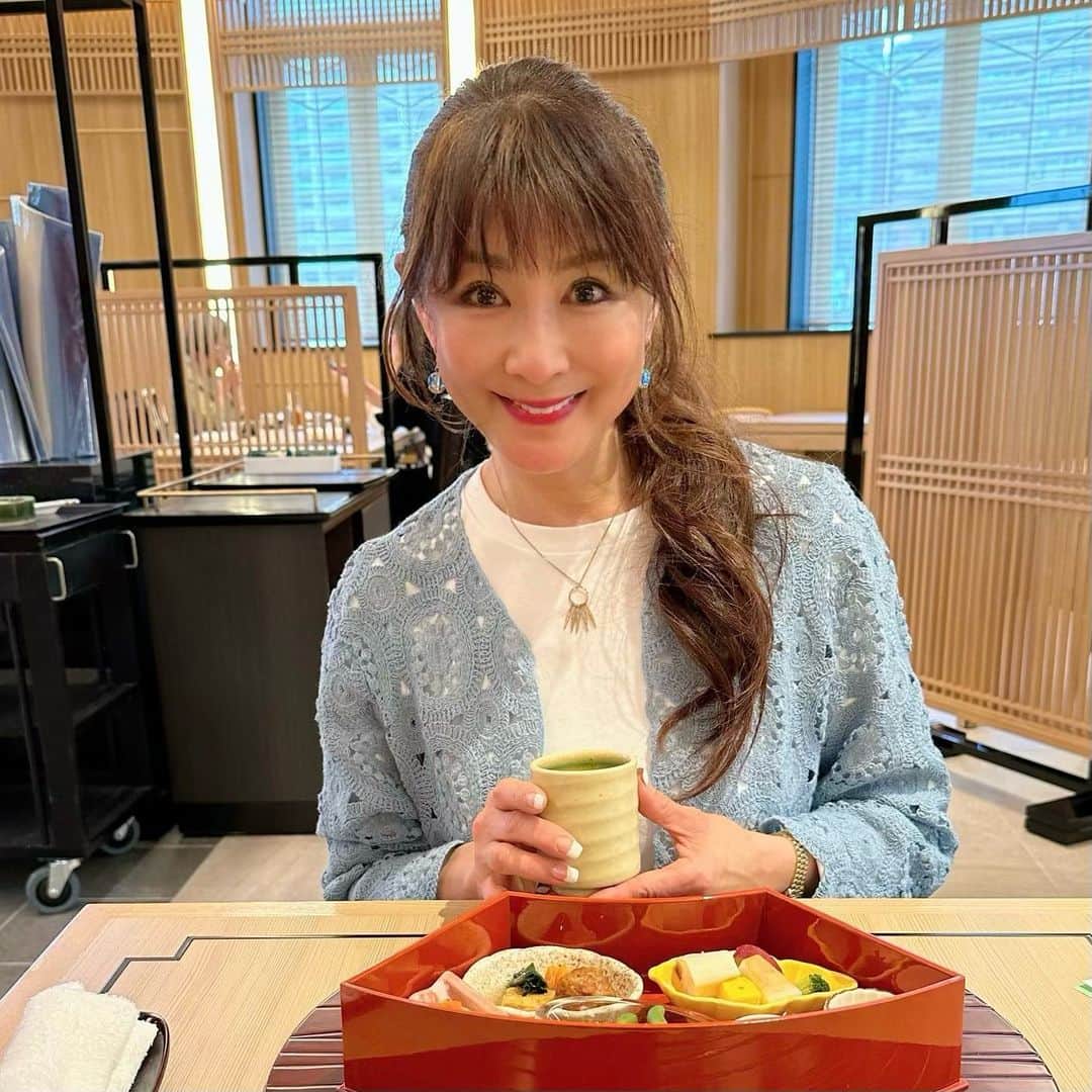 山田佳子さんのインスタグラム写真 - (山田佳子Instagram)「昨日、久しぶりに母と一緒にランチを🥰 ⁡ #相変わらず #いつもポジティブ  ⁡#母の笑顔 #見るだけ  #何より #嬉しいこと #楽しかった❤️  #いつも感謝 #母の日🌹  #昨日のランチ  ⁡ ⁡」5月15日 20時47分 - yoshiko117