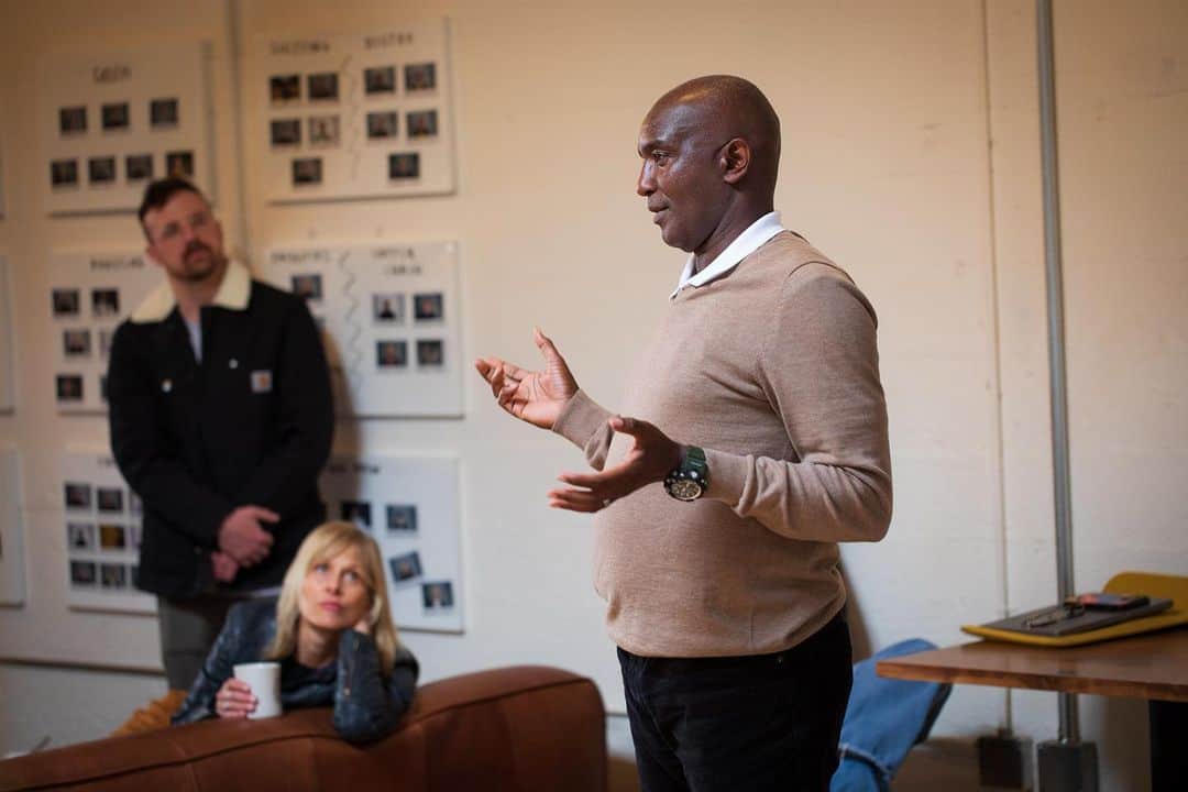 Stumptown Coffee Roastersのインスタグラム：「Recently we were delighted to host David Rubanzangabo, one of our valued producer partners from Huye Mountain in Rwanda. During his visit, we launched our seasonal blend, Vivid Bloom, which showcases his coffee.   David also spent time with us at our headquarters and cafes, sharing his experience as a coffee producer with our employees and customers. It was a great opportunity to celebrate our partnership with Huye Mountain, which has lasted for 11 years. ❤️🤝☕️」