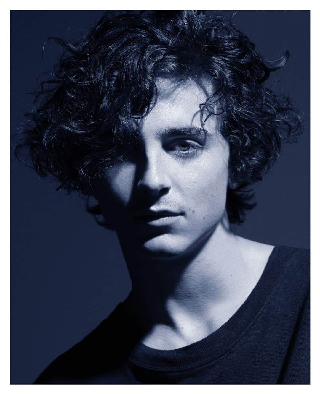 マリオ・ソレンティさんのインスタグラム写真 - (マリオ・ソレンティInstagram)「TIMOTHÉE  For Chanel Bleu #TimotheeChalamet  #Chanel  #chanelbleu  @tchalamet @chanelofficial @mario_sorrenti  #mariosorrenti」5月16日 6時31分 - mario_sorrenti