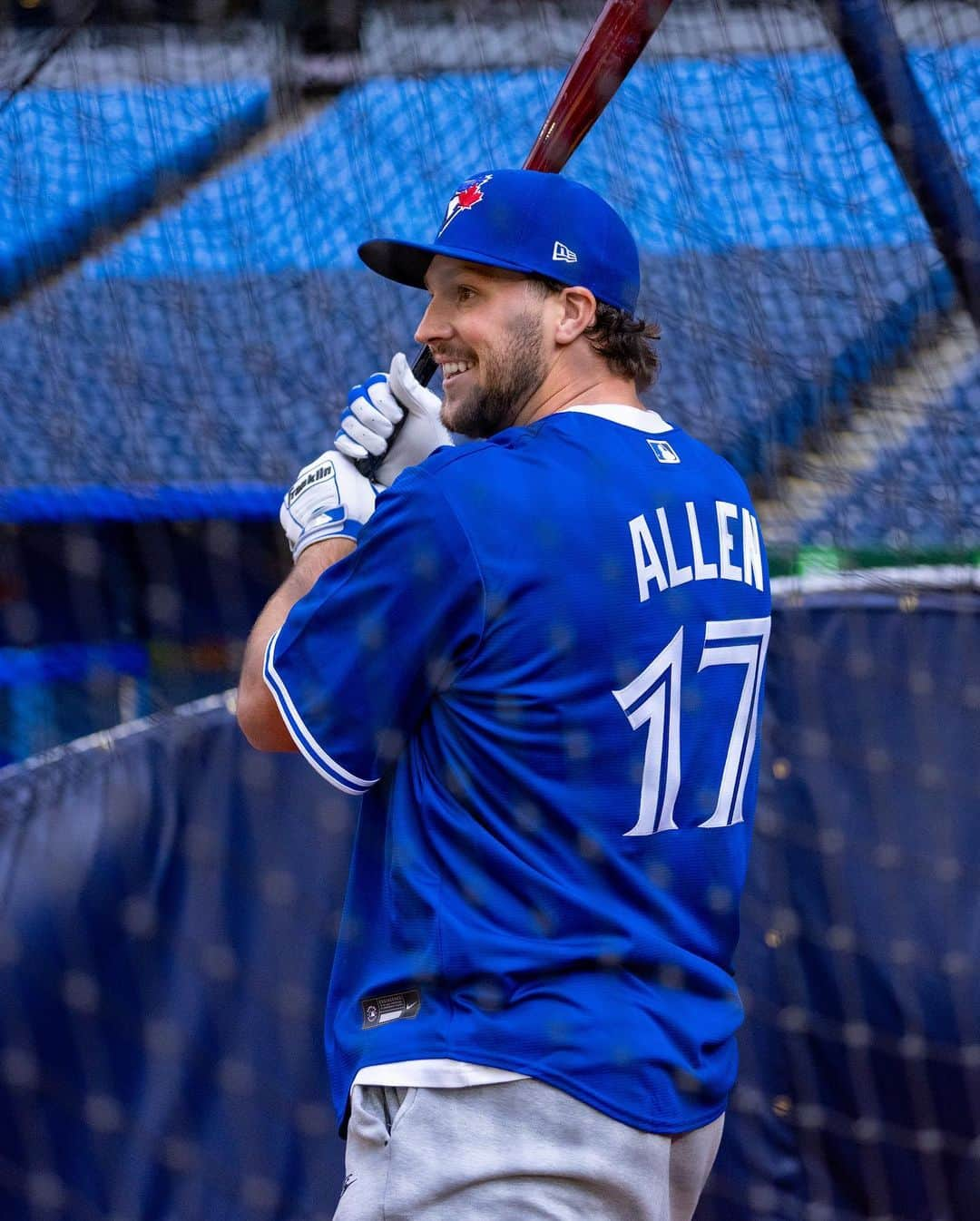 トロント・ブルージェイズさんのインスタグラム写真 - (トロント・ブルージェイズInstagram)「This collab makes us wanna SHOUT!  Welcome, Blue Jays Mafia 🇨🇦 #NextLevel」5月16日 6時50分 - bluejays