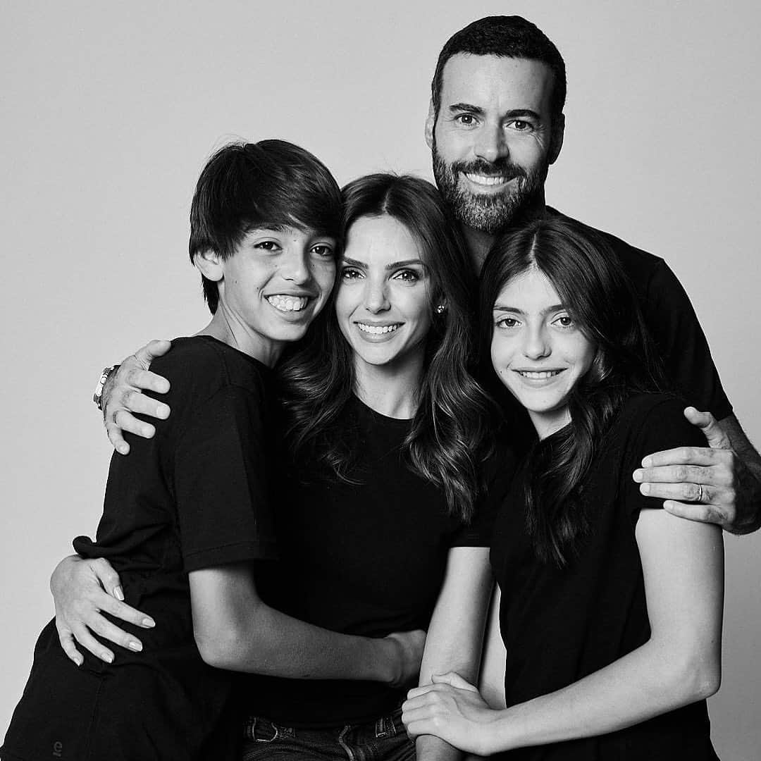のインスタグラム：「15.05 | Dia internacional da Família | Meu BEM MAIOR!  Obrigada por me apoiarem em todos os momentos. Estarei sempre aqui por vocês.  #CaCelicoFamily」
