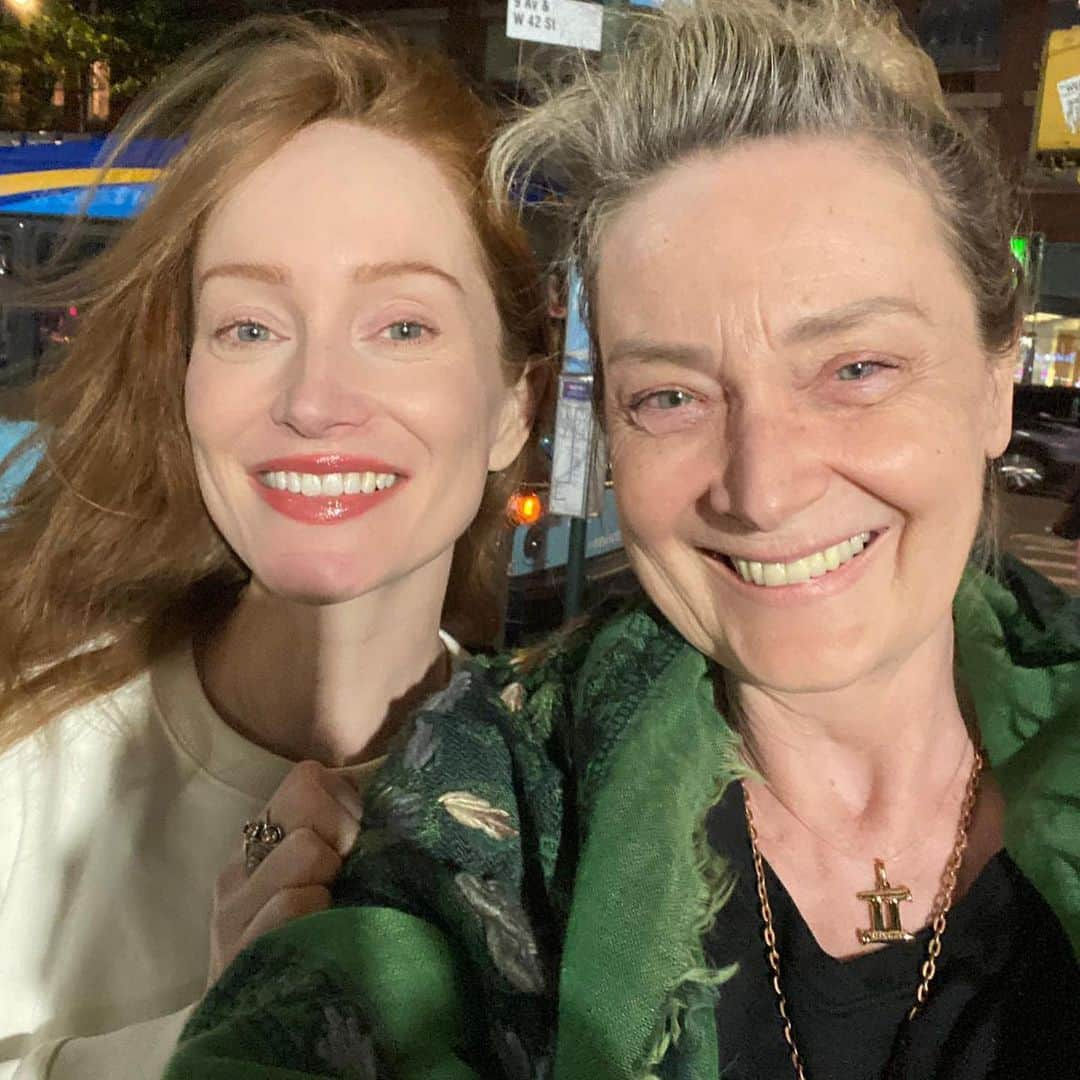 ロッテ・ヴァービークのインスタグラム：「Loved catching up with my screen mom on mothersday ♥️ @andreasooch 😍 #theblacklist 📺」