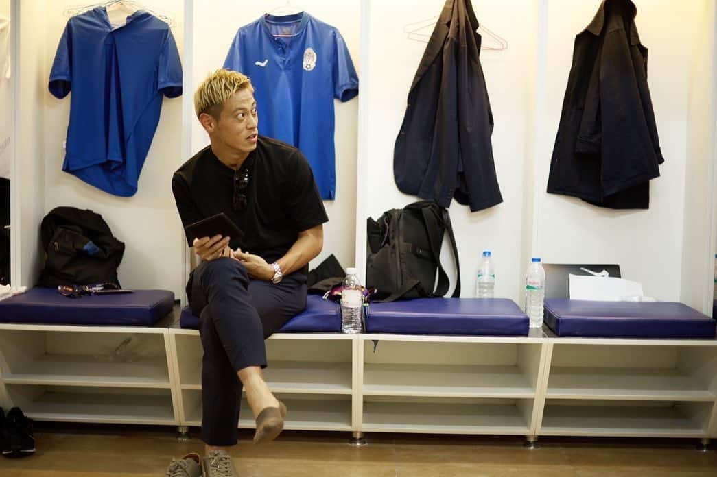 本田圭佑のインスタグラム：「The pictures at the stadium before a game.」