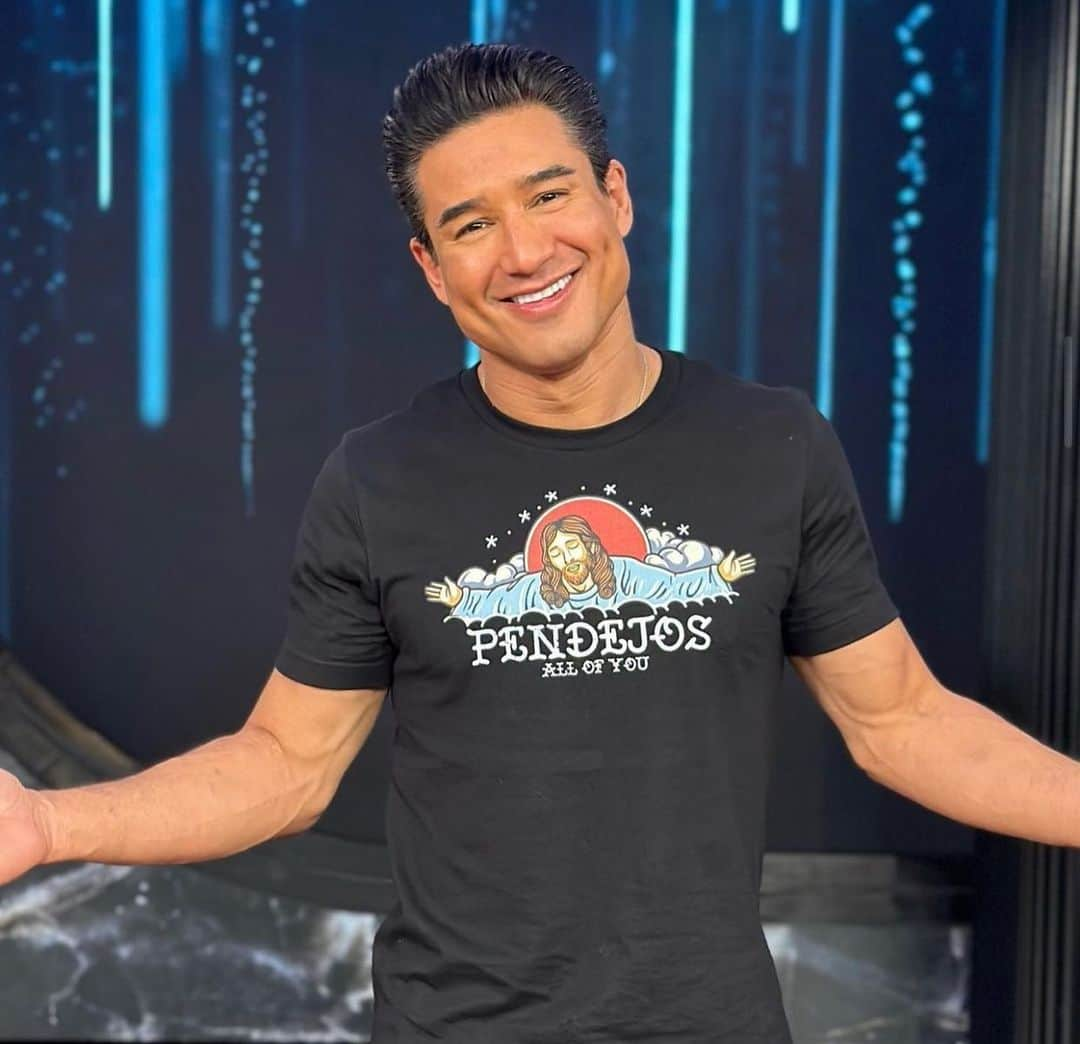 マリオ・ロペスのインスタグラム：「🙌🏼 @mariolopezextra  . . . #mariolopez #mariolopezextra #savedbythebell #sbtb #slater #acslater #lopez #blackmamba #fanbase #fantasyfootball #messi @onwithmariolopez @mariolopez #sbtbmeme #bayside #preppy #onwithmariolopez #sitcom #90ssitcom #zackmorris #fyp #onwithmariolopez」