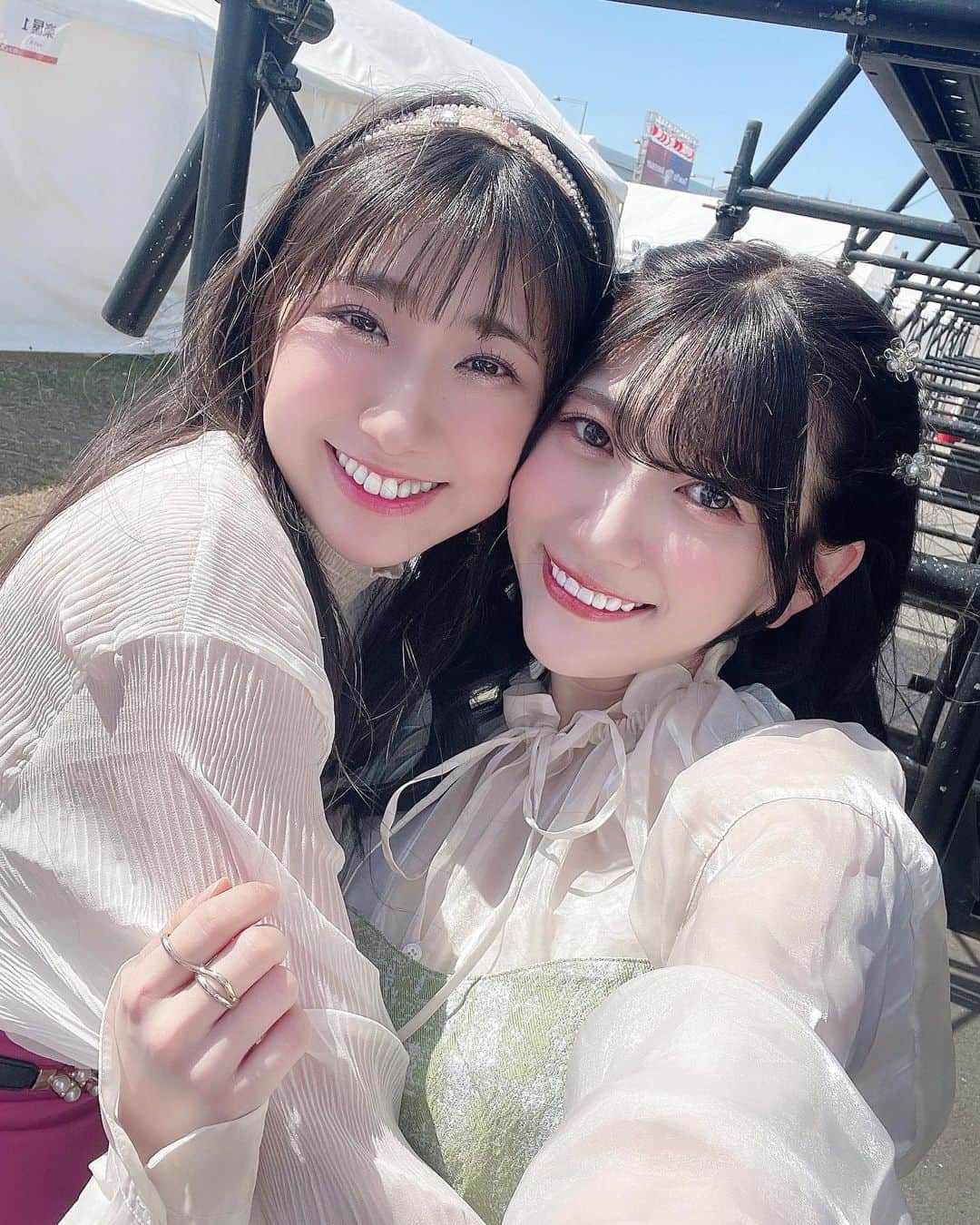 のインスタグラム：「まりりと肉フェス🍖♥️  「ライスとぅミートゅー」ではハプニングがあったけれど…笑 また一緒に歌えて楽しかったな‪ꔛ‬ෆ ⁡ もぐもぐまりりを近くで見られたことが1番美味しかったかもです♡︎ ̖́- ⁡ ⁡  *⋆꒰ঌ┈┈┈┈┈┈┈┈┈໒꒱⋆*  #写真 #photo  #filmcamera #natural  #smile  #filmphotography #film #フィルムカメラ #anime  #manga #comic #model  #voiceactor #voiceactress #配音演员 #声優 #Japan #kawaii #kawaiigirl #model  #小見川千明  #小千姬 #귀여워 #셀스타그램 #셀카 #여행  #文学 #朗読  #肉フェス  ⁡  *⋆꒰ঌ┈┈┈┈┈┈┈┈┈໒꒱⋆*」