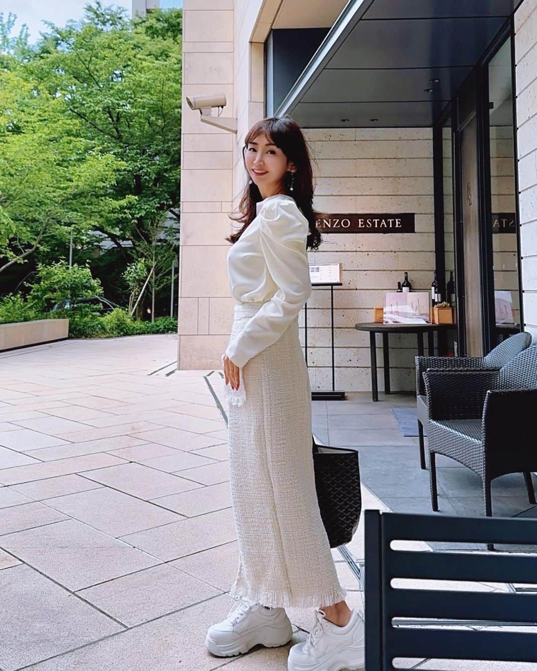 のインスタグラム：「もう5月も半ば 外が気持ち良くて最高✨  街さんぽで本屋さんで 一休みしよ📚  大人コーデ👗や グルメ🍽️、 おすすめ美容情報💄 投稿しています😃💠→ @yukikogabby   #大人コーデ  #大人カジュアルスタイル  #大人カジュアルファッション  #大人カジュアルコーデ  #オフィスカジュアル  #オフィスコーデ  #オフィスカジュアルコーデ  #大人女子の休日  #大人女子会  #大人女子コーデ  #美魔女 #大人女子コーデ  #大人カジュアルコーデ  #大人カジュアルコーデきれいめコーデ  #アラフォーコーデ  #アラフィフコーデ  #アラフィフファッション」