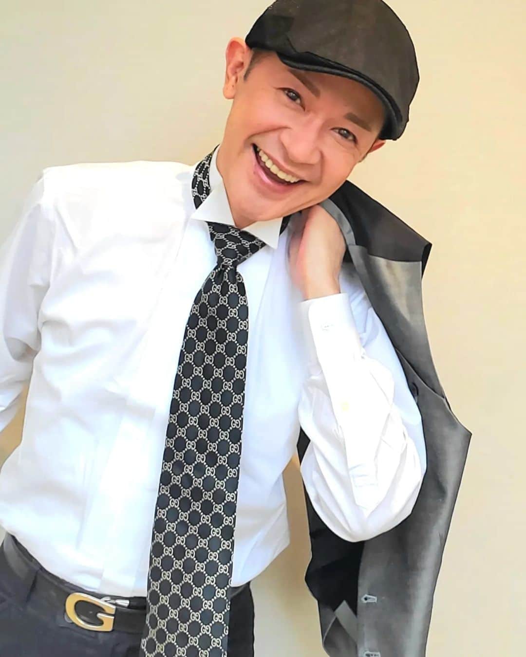 山咲トオルさんのインスタグラム写真 - (山咲トオルInstagram)「20年以上前に『初心者コース』として購入したベルトが今現在も大活躍中だという。  ご覧の皆さんも「そういった事」ってありませんか(？)  #山咲トオル #toruyamazaki  #gucci #グッチ」5月16日 7時26分 - yamazakitoru_official