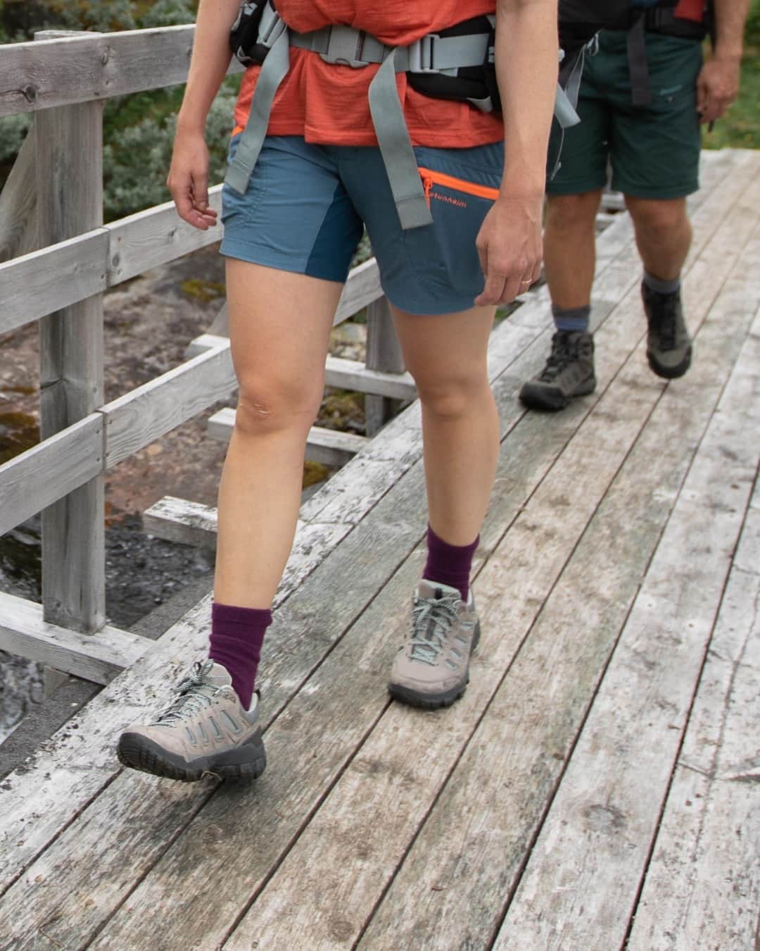オボズのインスタグラム：「Let's talk socks 🧦   Socks play a big role in your comfort on the trail.  Oftentimes, the mention of 'hiking socks' brings to mind a thick, wool sock. This isn't always necessarily the case. Thicker socks don't necessary mean that they are warmer or better for all hiking activities. In fact, a cushion weight and ankle height is up to the preference of the hiker.   When it comes to picking out socks, we recommend materials that are breathable, sweat-wicking, and anti-microbial (stink). This is especially important when you plan to wear a pair of socks a day (or three) in a row. Don't worry, we have been there.  And with that, we will see you and your socks on the trail!  #obozfootwear #truetothetrail #socks #hikingfootwear #hikingsocks #merinowool #backpackinglife #comfortablefootwear」