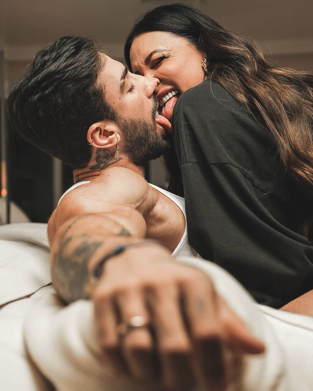 Juliana Salimeniのインスタグラム：「Eles querem coisa de pele, a gente tem coisa de alma ❤️」