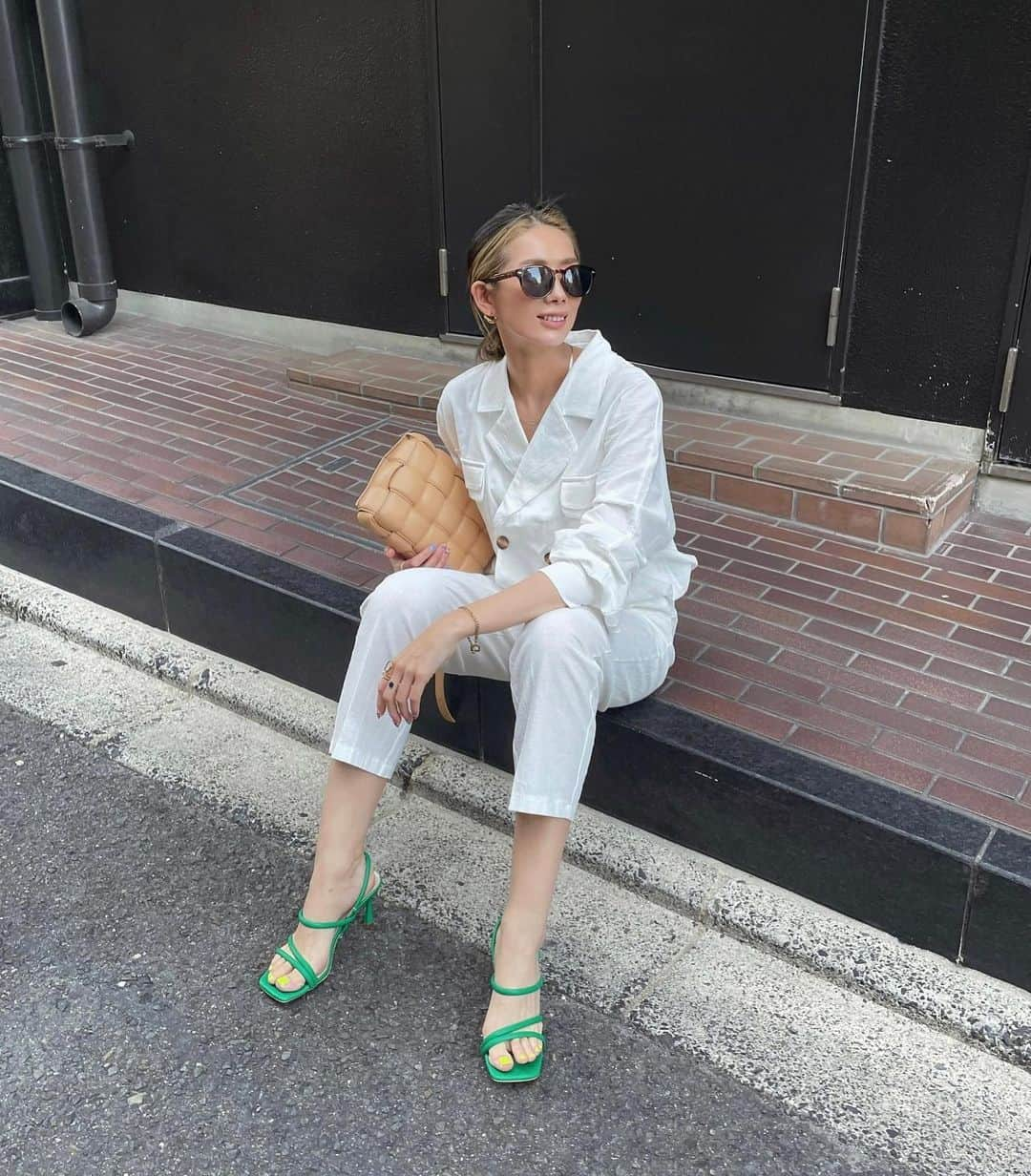 mamany704さんのインスタグラム写真 - (mamany704Instagram)「* * 🤍💚 * * #fashion#coordinate#ootd#outfit#outfitoftheday#outfits#fashiongram#fashionstyle#allwhite#setup#bottegaveneta#shein#limona#ファッション#コーディネート#セットアップ#大人カジュアル#大人コーデ#サンダル#春コーデ#サンダルコーデ」5月15日 22時33分 - mamany704