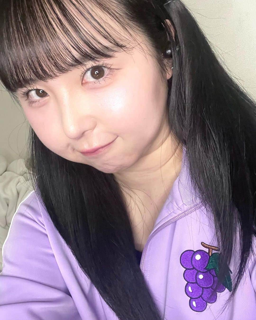 上田ミルキィのインスタグラム：「無加工自撮りブリつきフェイスでも上げときます✌️  またまた肌の粗が見える〜👀」