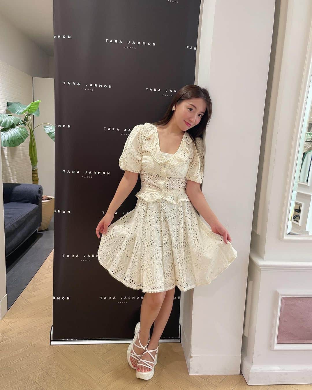 前田朝香さんのインスタグラム写真 - (前田朝香Instagram)「happy mother's day🌹  お洋服は全部 #taragirls 💋 @tarajarmon_jp」5月15日 22時40分 - asakacha