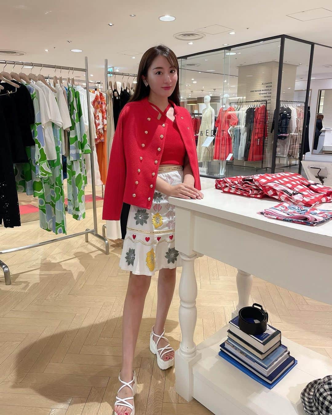 前田朝香さんのインスタグラム写真 - (前田朝香Instagram)「happy mother's day🌹  お洋服は全部 #taragirls 💋 @tarajarmon_jp」5月15日 22時40分 - asakacha