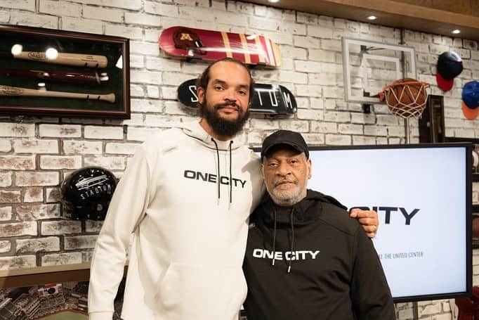 ジョアキム・ノアさんのインスタグラム写真 - (ジョアキム・ノアInstagram)「Chicago is a place that gave me everything I have …  We are proud to officially launch ONE CITY!!   ONE CITY is a basketball league in partnership with 28 violence prevention groups in the south and west sides of Chicago. My foundation @noahsarcfdn will run and operate the league.   The purpose of ONE CITY is to unite and build. The work of these 28 groups will be highlighted and they will all have teams in the league. Off court programming and financial incentives will be provided to all participants and all staff.」5月15日 22時43分 - stickity13