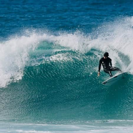 佐藤魁のインスタグラム：「🎥frame @naoyakimoto  . . . #ups&downs @volcomjapan  #愛   #アニッチャ note  #volcom#downforthis @volcomsurf  @volcomjapan @volcom #downforthis  #どこからきて  #何ができて   @adachi.keiyuseikeigeka#サーファーの為の整形外科　@dhdsurf @dhdsurfjapan @eyevan_official  @eyevol_official @maneuverline.surf.jp  @octopusisreal @futurefins  #bullz.inc  #感謝 #感じる #surf  #気持ち　#満ちる #もとめていること #ride nolimettoyou」