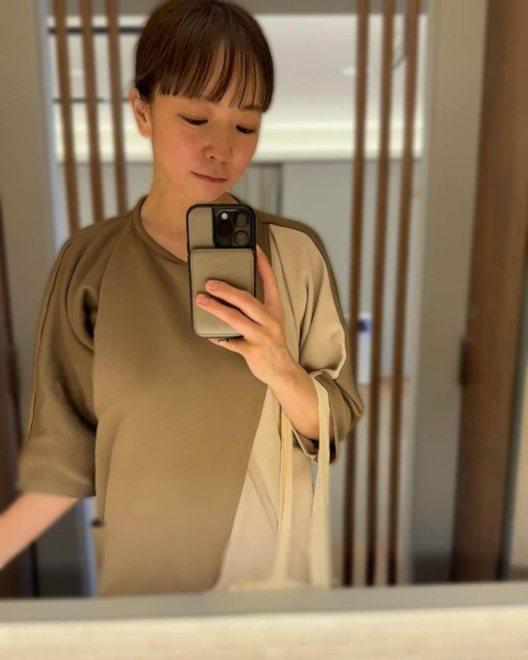 EMIのインスタグラム：「⭐︎ @creagetokyo_ld でYOU健診受けて来ました。 「YOU健診」とは、子宮（Y）、大腸（O）、乳房（U）を対象とした検査の事。 『女性がかかる割合の高い3つのがん（乳がん、子宮がん、大腸がん）に加え 子宮内膜症や子宮筋腫など、女性特有の疾患を総合的にチェックすることができる検査』 ⁡ 婦人科検診ってちょっと抵抗あるな… と思う方も多いと思いますが クレアージュ東京は受診者はもちろん　 先生もスタッフも全て女性！  検診中も寒くないか痛くないかとても気に掛けて下さり 本当リラックスして受ける事が出来ました。 年齢関係なくみんなに受けて欲しいなと思いました😌  コロナ禍で健診を後回しにしてしまってたけど 40代も半ばになり改めて健診の大事さを実感しました。 家族の為にも元気でいなくちゃね！  @creagetokyo_ld  #クレアージュ東京 #YOU健診 #婦人科検診 #レディースドック #健康診断 #PR」