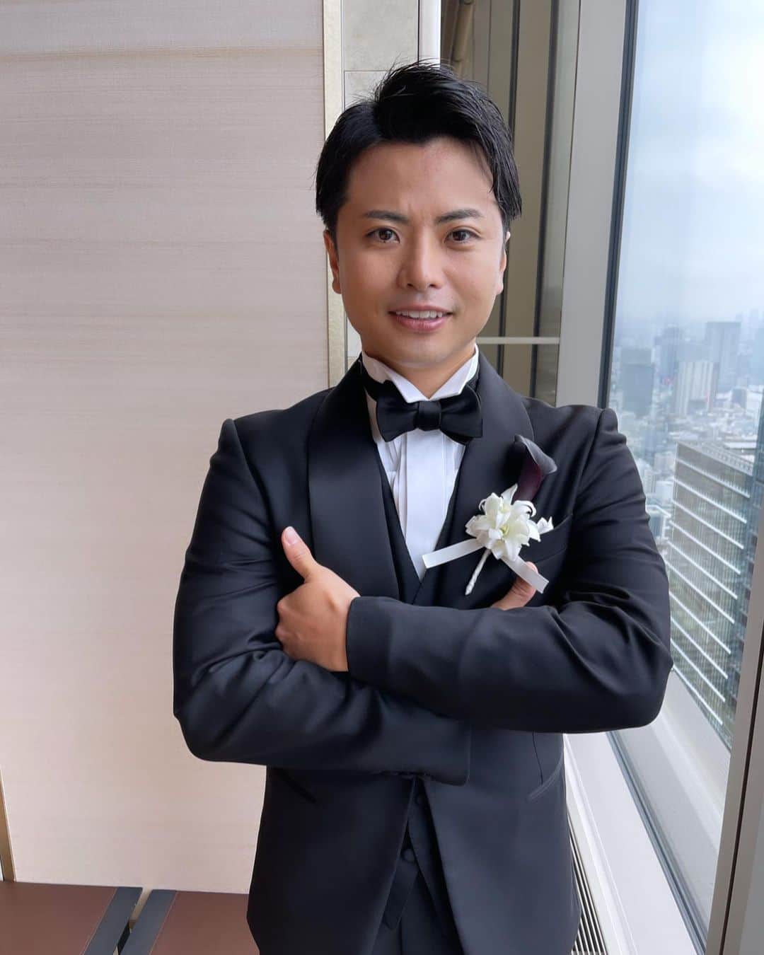 野口忍 hair make upさんのインスタグラム写真 - (野口忍 hair make upInstagram)「フラワーイヤーカフ とても素敵でした☺️  メンテナンス〜ヘアメイク トータルでサポート させて頂きました💇‍♀️  今回はしっかりめに 色味を足してお洒落感を！ 顔まわりのデザインも こだわりました✨  洗練メイクも本当にステキ♪  本当におめでとうございました🙌  私もフレグランス買います！  @atren.deu.wedding @atren.deu.salon 💄@yuno.hairmake @shih__o @kokikodama @takaaki_orihara @mirrormirror_jp @number5_n5  ブライダルメンテナンスはこちら @atren.deu.salon　 セルフ前撮りはこちら @atren.deu.wedding 新郎様メンテナンスはこちら @atren_deu_homme  ･･─･･─･･─･･─･･─･ #ブライダルメンテナンス #結婚式#前撮り#後撮り  ･･─･･─･･─･･─･･─･ ◽️ブライダルメンテナンス𝐌𝐄𝐍𝐔  ☑︎𝒃𝒓𝒊𝒅𝒂𝒍 𝒗𝒆𝒊𝒍 𝒄𝒐𝒍𝒐𝒓 　 透明感を出したい花嫁様は 【𝒃𝒓𝒊𝒅𝒂𝒍 𝒘 𝒄𝒐𝒍𝒐𝒓 】 透明感&立体感を出したい花嫁様は 【𝒃𝒓𝒊𝒅𝒂𝒍 𝒉𝒊𝒈𝒉𝒍𝒊𝒈𝒉𝒕 𝒄𝒐𝒍𝒐𝒓】  こちらで予約お願い致します。 　 ☑︎𝒃𝒓𝒊𝒅𝒂𝒍 𝒄𝒖𝒕  華やかなポニーテール、ハーフアップ、上品で洗練されたダウンスタイルをご希望の花嫁様。 モダンでタキシードに合わせたフォーマル、スタイリッシュなメンズヘアご希望の新郎様。  ☑︎𝒃𝒓𝒊𝒅𝒂𝒍 𝒕𝒓𝒆𝒂𝒕𝒎𝒆𝒏𝒕 　 ・ブライダルトリートメント ・ブライダル髪質改善トリートメント  シャンプーのご購入はトップページより 　 ◽️サロンのご予約はこちらから @atren.deu.salon　 初めての方も是非一度ご相談下さい✨ ご予約大変埋まりやすいのでお早めにお願いします✨ 　  #花嫁美容#花嫁ヘアスタイル#結婚式#ブライダルヘアメイク#式場見学#二次会#ブーケ#お色直しヘア#外注ヘアメイク#持ち込みヘアメイク#ドレス迷子#プロポーズ#結婚指輪#パレス花嫁#アンダーズ花嫁」5月15日 23時07分 - shinobunbunmaru_atren_deu