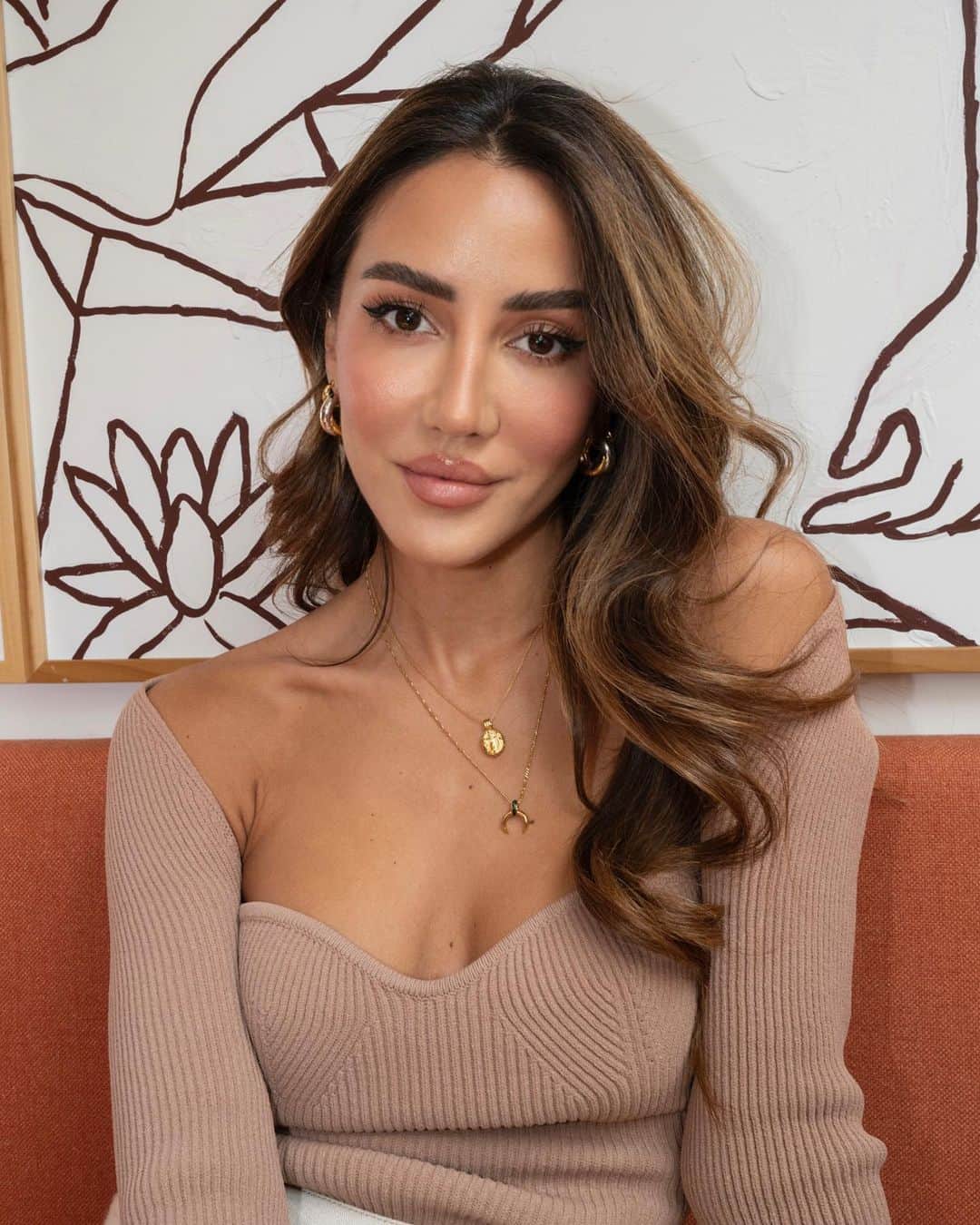Tamara Kalinicのインスタグラム：「Absolute dream when your dearest @missomalondon collection to date gets reimagined with some new pieces. My hoops and necklaces of choice got serious competition as Lucy Williams x Missoma Reimagined collection came out. Dream come true ! Ad」