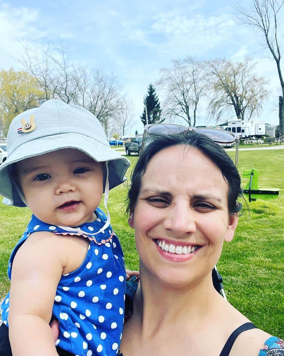 のインスタグラム：「This cheeky little monkey is 10 months!!   She’s observant beyond belief, got the cutest smile ever, HUNGRY ALL THE TIME, temperamental and she knows what she wants and won’t settle for anything else. She’s going to change the World if I can survive raising her first 🤣  She’s constantly on the move, crawling and pulling herself up everywhere. She talks and yells non-stop and when her plate is empty, watch out 🙈   This little one is going to be something else. 10 months loving you 😍  #thisis10months #miyacharlierose」