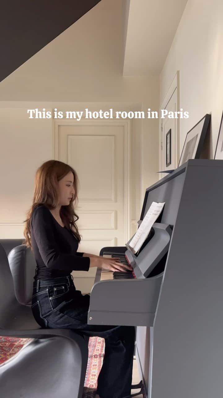 Giann Chanのインスタグラム：「By far the most stylish hotel I've ever stayed in.   🗝️ @chouchouhotel #Paris #Parishotel」