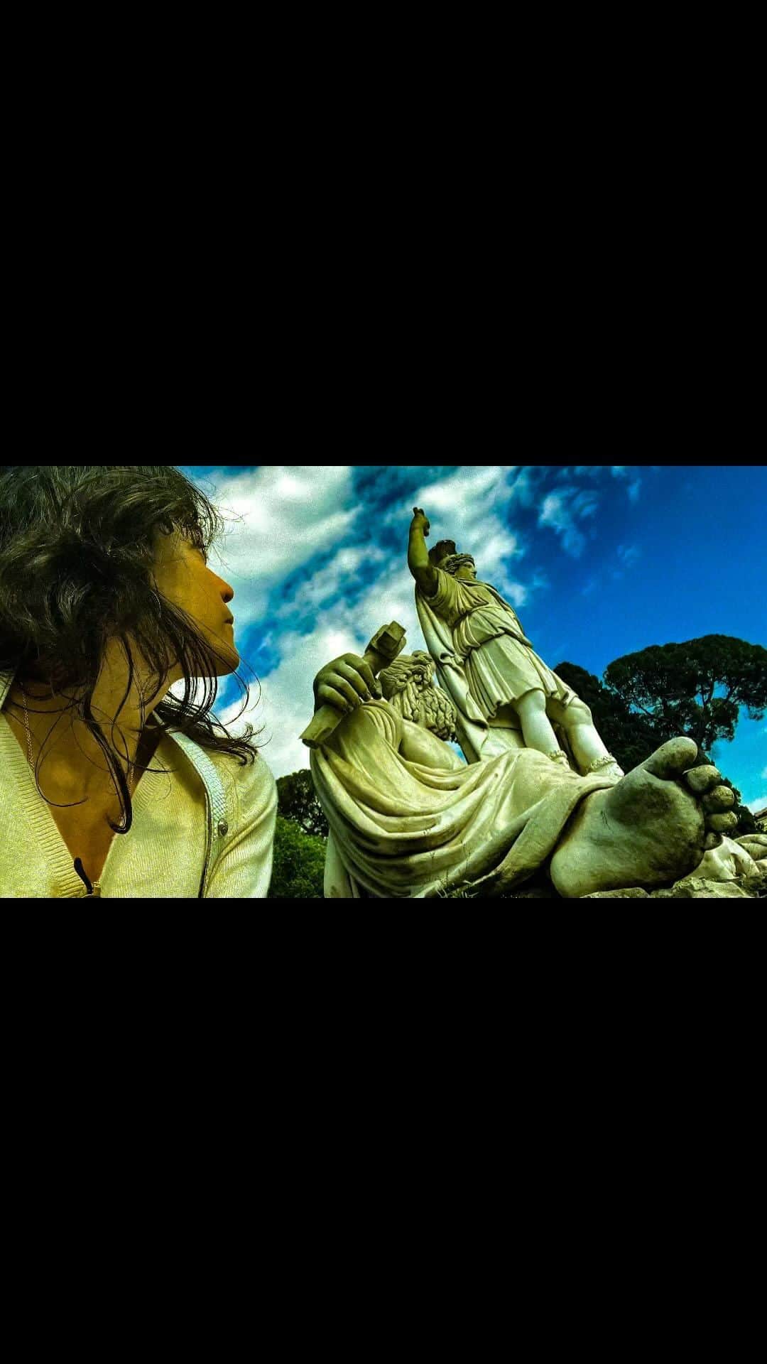 ミシェル・ロドリゲスのインスタグラム：「Roma there are no words to describe how grateful we are to have been received with such love in a place so historic & meaningful to the ever evolving story of the west. I adore you Italy 💚🤍❤️ Gracias ✨🌬」