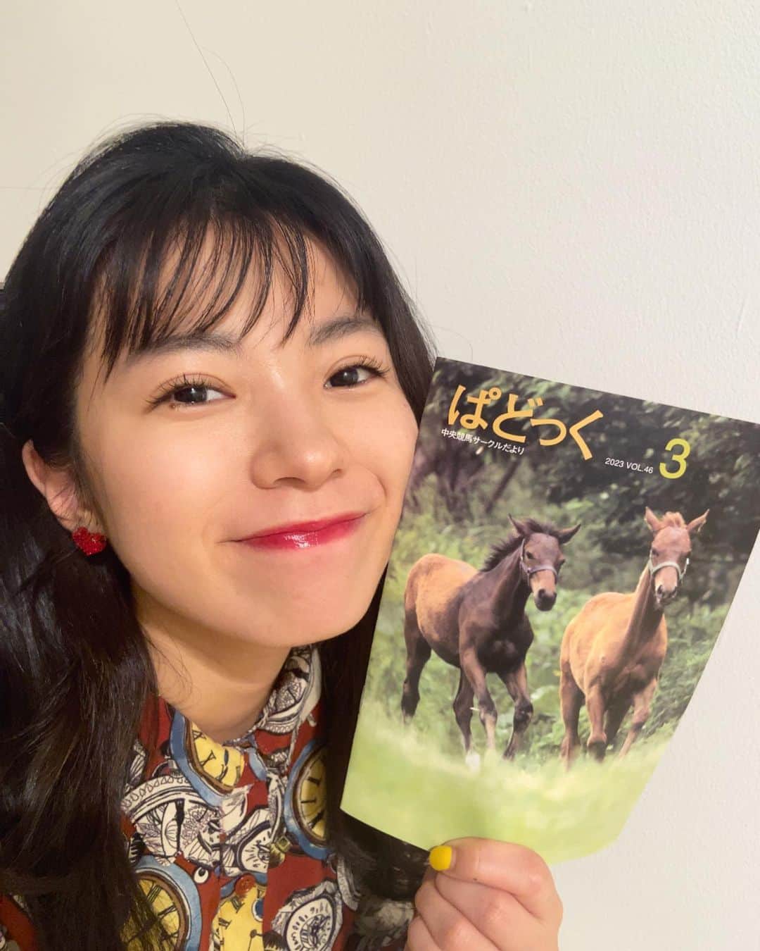 のインスタグラム：「JRA競馬サークルだより「ぱどっく」  馬主さん向けの専門誌パドックの今月の“風”のゲストとして取材を受けました。  ついに！！馬好きな口笛奏者としてお仕事できて嬉しい顔。（写真）」