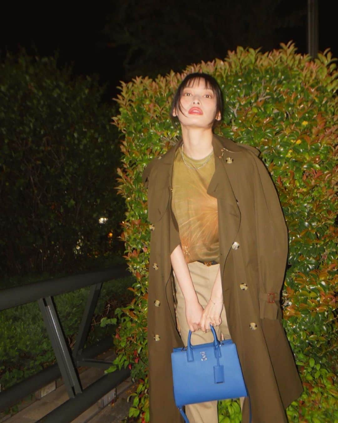大政絢のインスタグラム：「#今日の絢服  tops #amerivintage  pants #milaowen  coat #burberry  bag #burberry  shoes #loropiana   夜にコーディネートを決めるんですが、朝気温に振り回され😅 こちらのトップスは美玲さんとameriのコラボアイテム🎇 とても着心地よくお洒落にしてくれるお助け服✨」