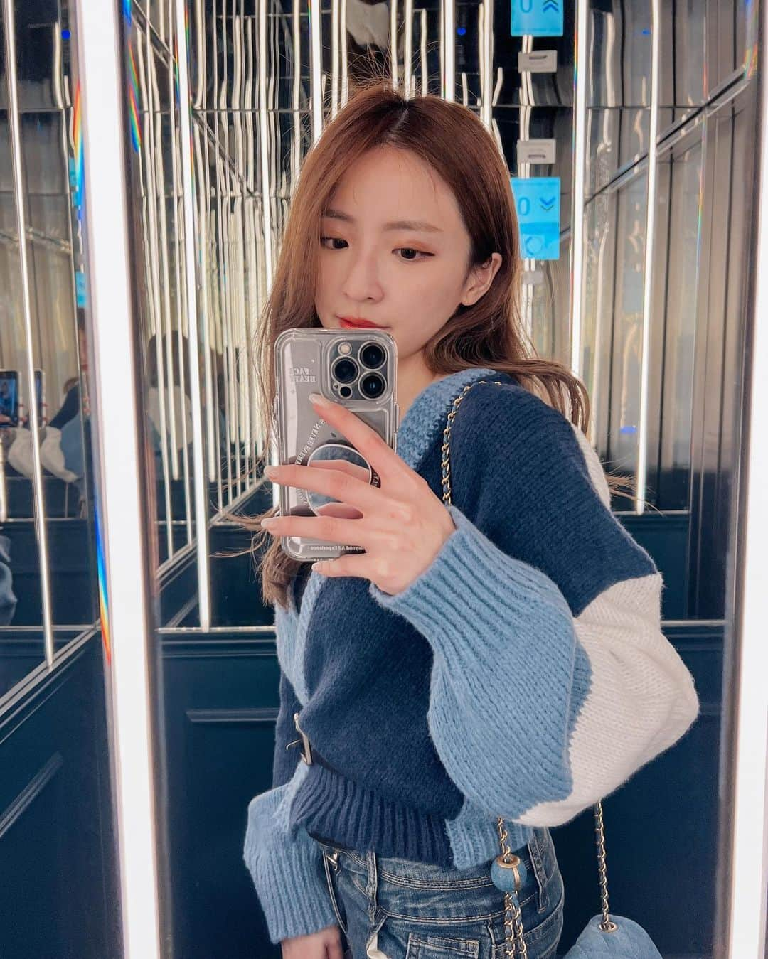 Giann Chanさんのインスタグラム写真 - (Giann ChanInstagram)「I felt like a true artist during my stay at @chouchouhotel 🖤 #Paris #France #parishotel」5月15日 23時38分 - chan.tsz.ying