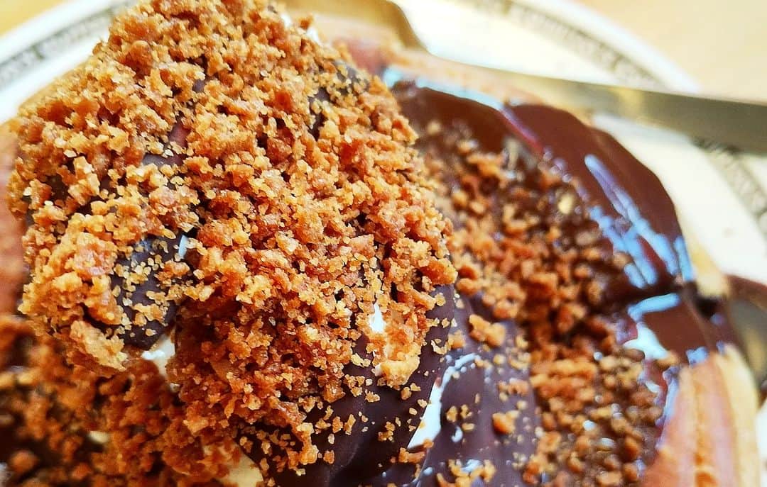 柴子さんのインスタグラム写真 - (柴子Instagram)「(ΦωΦ)ﾌﾌﾌ… シロノワール　ブラックモンブラン！ やっと食べに行けれた！  ザクザク感と良い、チョコの甘さといい、 アイスのモンブランをしっかりと再現してました！！ これはもう一度食べに行こうかな〜(о´∀`о)ノ　  #散財デ部 　 #アマイモノスキー #コメダ珈琲 #シロノワール #期間限定に弱い」5月15日 23時39分 - senogawadogs