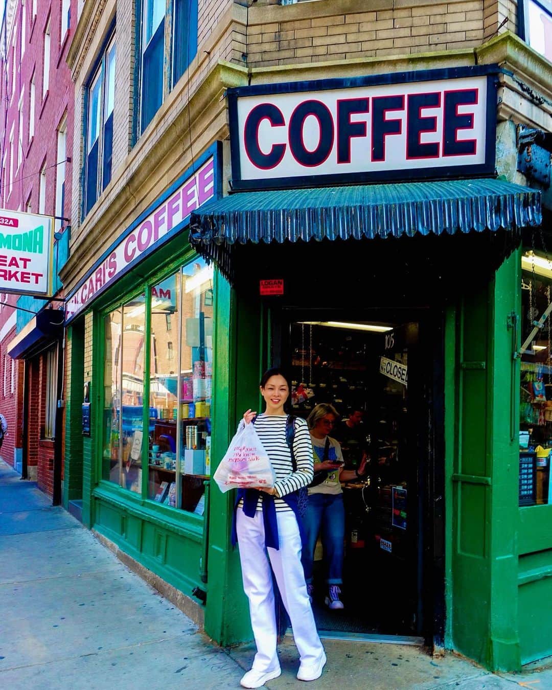 川原亜矢子さんのインスタグラム写真 - (川原亜矢子Instagram)「コーヒー豆を探して #boston #massachusetts #coffe #italian #ボストン #マサチューセッツ #旅」5月15日 23時52分 - ayakokawahara