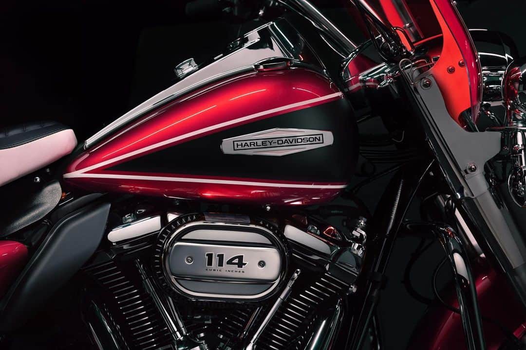 Harley-Davidsonさんのインスタグラム写真 - (Harley-DavidsonInstagram)「Classic style. Modern performance. It's all in the details. Meet the newest member of our Icons Motorcycle Collection: the limited-edition 2023 Electra Glide Highway King, inspired by the beloved 1968 FLH Electra Glide. Learn more at link in bio.​  #HarleyDavidson #IconsCollection #HighwayKing」5月15日 23時59分 - harleydavidson