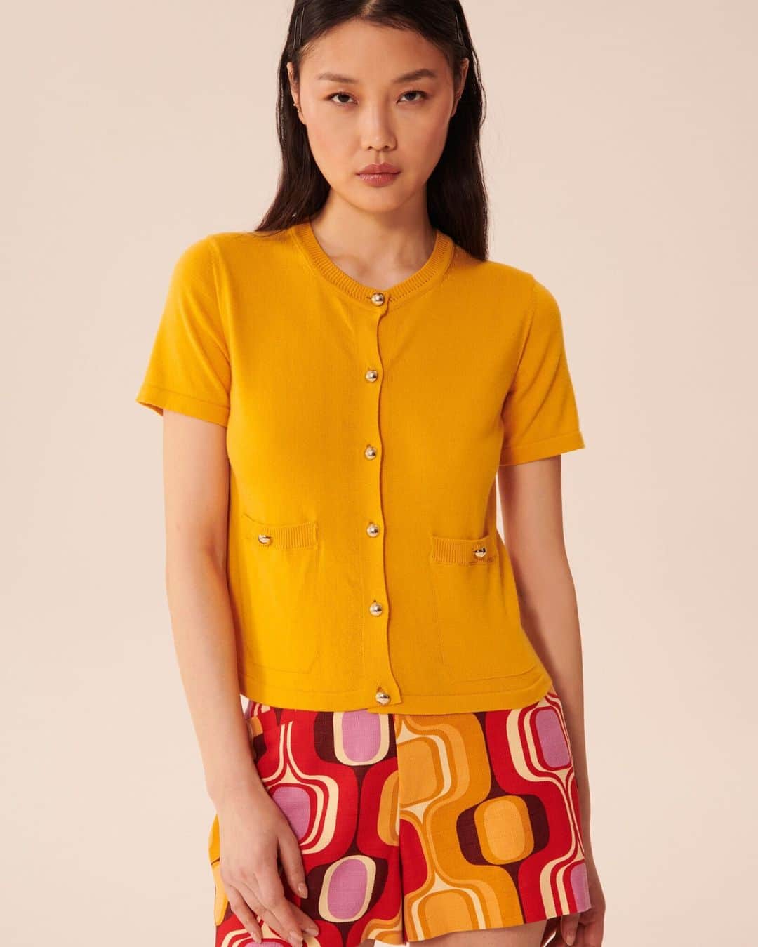 タラジャーモンのインスタグラム：「Let me introduce you your favorite colour of this season: the iconic Tara yellow.  #tarajarmon #fashion #PE23 #newin」