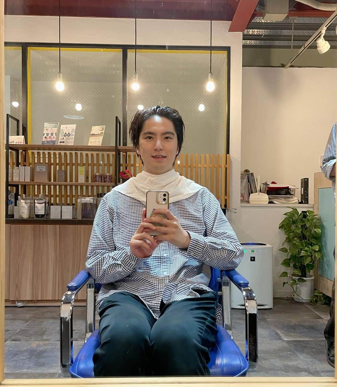 一平（Gパンパンダ）さんのインスタグラム写真 - (一平（Gパンパンダ）Instagram)「髪切りっぺー  ついに…… お笑い大会がはじまる……！！  というわけで、縁起の良い美容院、髪庵ゆかし(@takumi_kanbayashi )さんにいってまいりました！  桜新町に行くたびに、ゆったり豊かなまちだなぁーって思っております。  マジで髪型詳しくないんだけども、すごく毎回適切な髪型になるのすごすぎる。 今年は去年よりもっと縁起良くなります！！！うおおおお！！！！！  #美容院 #桜新町 #髪庵ゆかし #Gパンパンダ #ツギクル芸人グランプリ はじまる！！！」5月16日 0時01分 - gpanpanda_ippei