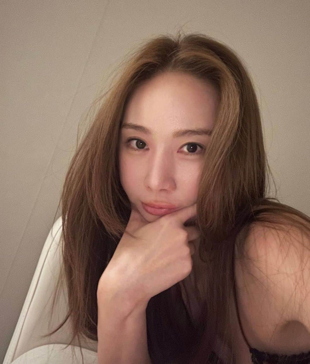 イユエリンのインスタグラム：「숙면하자🌙」