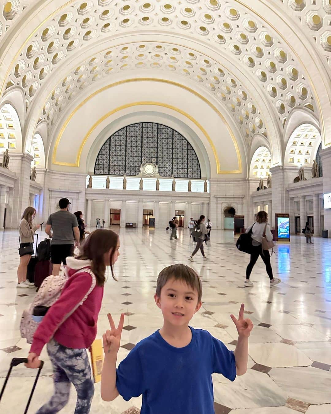 エヴァ・チェンのインスタグラム：「DC diary!!! It took us 7.5 hours each way to get there but so worth it to finally make it up the Washington Monument, one of Tao’s dreams!!!」