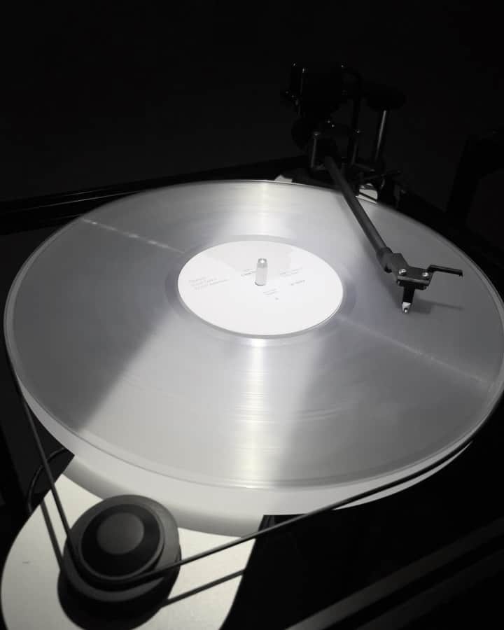 YESBØWY / ∅ [EMPTY SETT]™ Ø [EMPTY SETT]™ のインスタグラム：「DUMB TYPE 2022 : remap  空間を音が移動する感覚 音に向きや距離速さや強さがあった  聴こえて当たり前の世界で 改めて音の尊さや記憶を再確認  坂本龍一氏のクリアレコード欲しい」