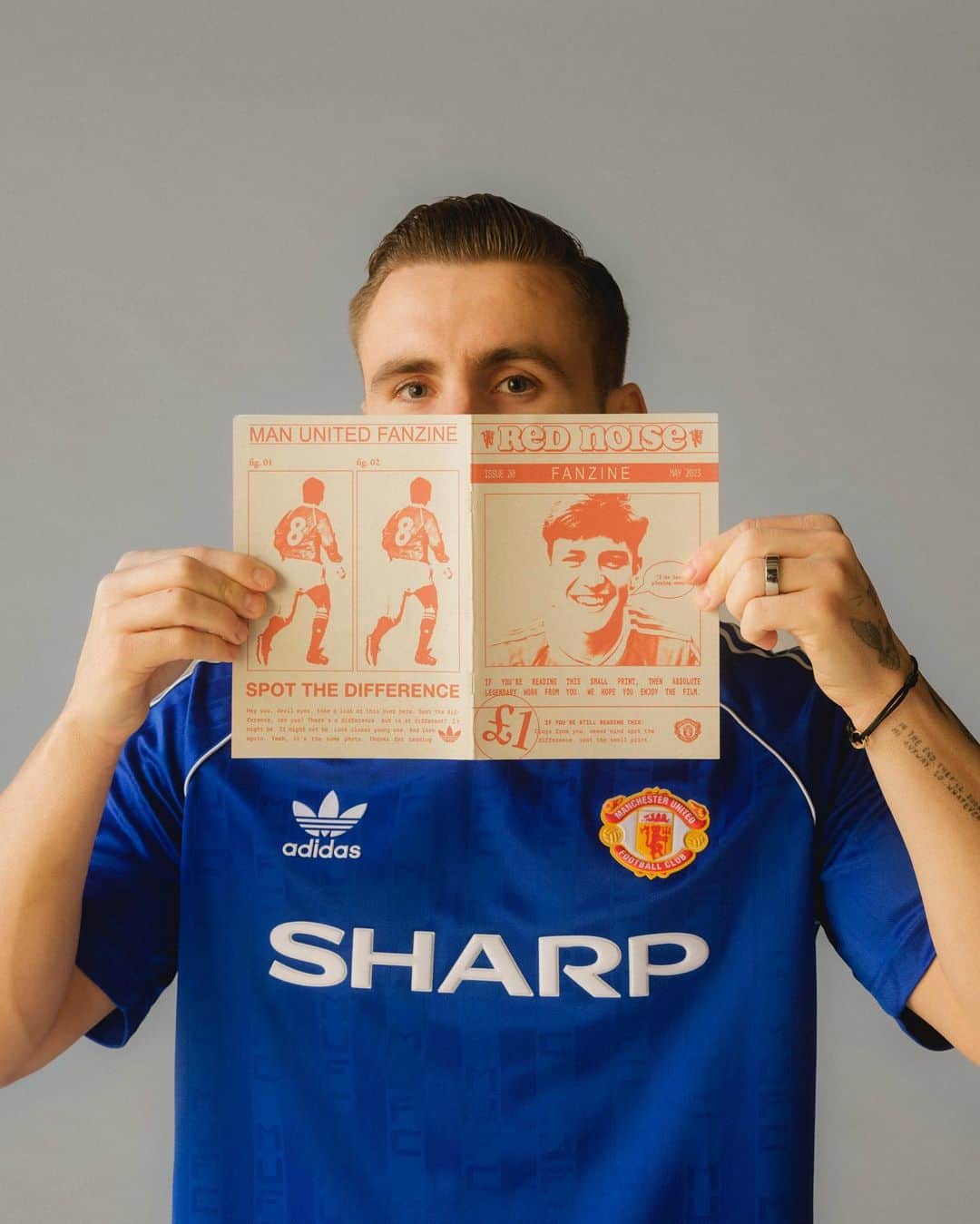 ルーク・ショーのインスタグラム：「Retro away 💙 ... all about the details 📰 @adidasOriginals x @manchesterunited #createdwithadidas」