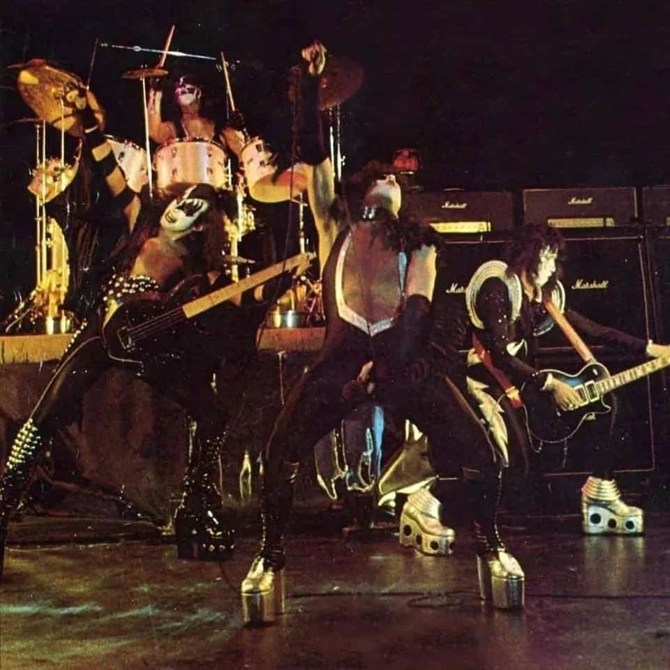 KISSさんのインスタグラム写真 - (KISSInstagram)「#KISSTORY - May 15, 1975 - the KISS ALIVE! album photo shoot with photographer Fin Costello took place at the Michigan Palace in Detroit. We also filmed promo videos for "Rock And Roll All Nite" & C'mon And Love Me. #KISS50」5月16日 0時53分 - kissonline