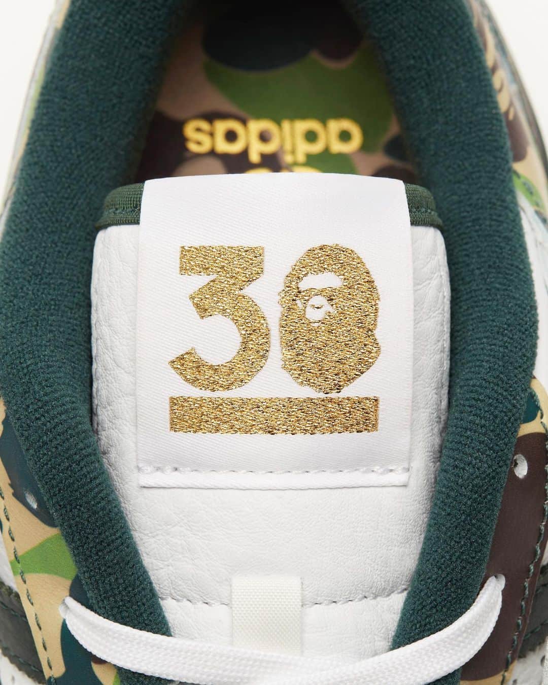 Nice Kicksさんのインスタグラム写真 - (Nice KicksInstagram)「adidas and BAPE join forces on a new Forum 84 Low to celebrate BAPE's 30th birthday and 20 years of partnership 🎂👯   LINK IN BIO for release info 📲」5月16日 0時55分 - nicekicks