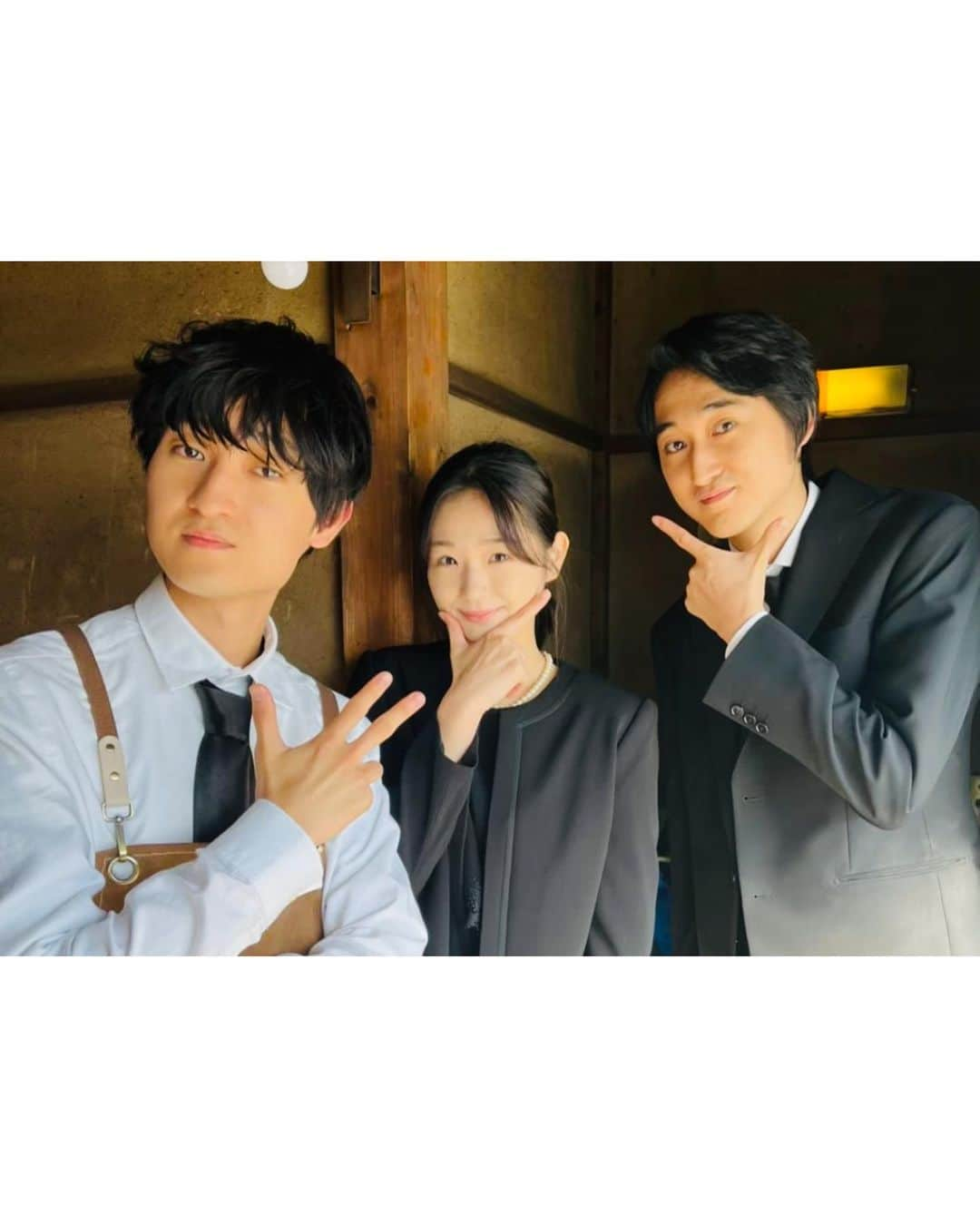 西本銀二郎のインスタグラム：「． 皆様、大切なお知らせです！ 映画「米寿の伝言」がイベント上映会が決定致しました。  日付《7月1日(土)》 時間《12時、15時30分、19時》 場所《シアターマーキューリー新宿》  この映画は、 僕の実の85歳の祖父を主演にしたものであり、 母親がプロデューサーで 僕と兄も出演するという 親子三世代の映画になります。  映画のあらすじは、 88歳亡くなった発明家のジイちゃん。 そんな日に、 孫の僕と遺体のジイちゃんの心が入れ替わる そんな異色のドコメディーになります。  本当に沢山の方に支えていただき、 この作品がやっと完成し、 皆様にお見せする事ができます。 沢山の愛をありがとうございました。  「いくつになっても夢みたっていいじゃないか」 昔から役者が夢だった祖父。 85歳にして映画の主演をします。  そのジイちゃんのカッコいい背中は、 必ず皆様にパワーや愛を与えます。  390名様、限定になります。 皆様、ご来場お待ちしております。 予約はストーリーから是非。  #米寿の伝言」