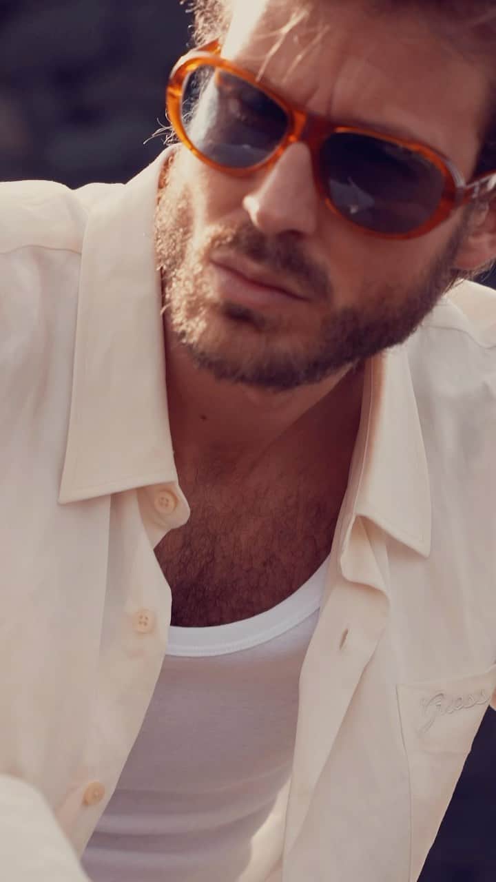 ゲスのインスタグラム：「Summer starts with #GUESSEyewear」