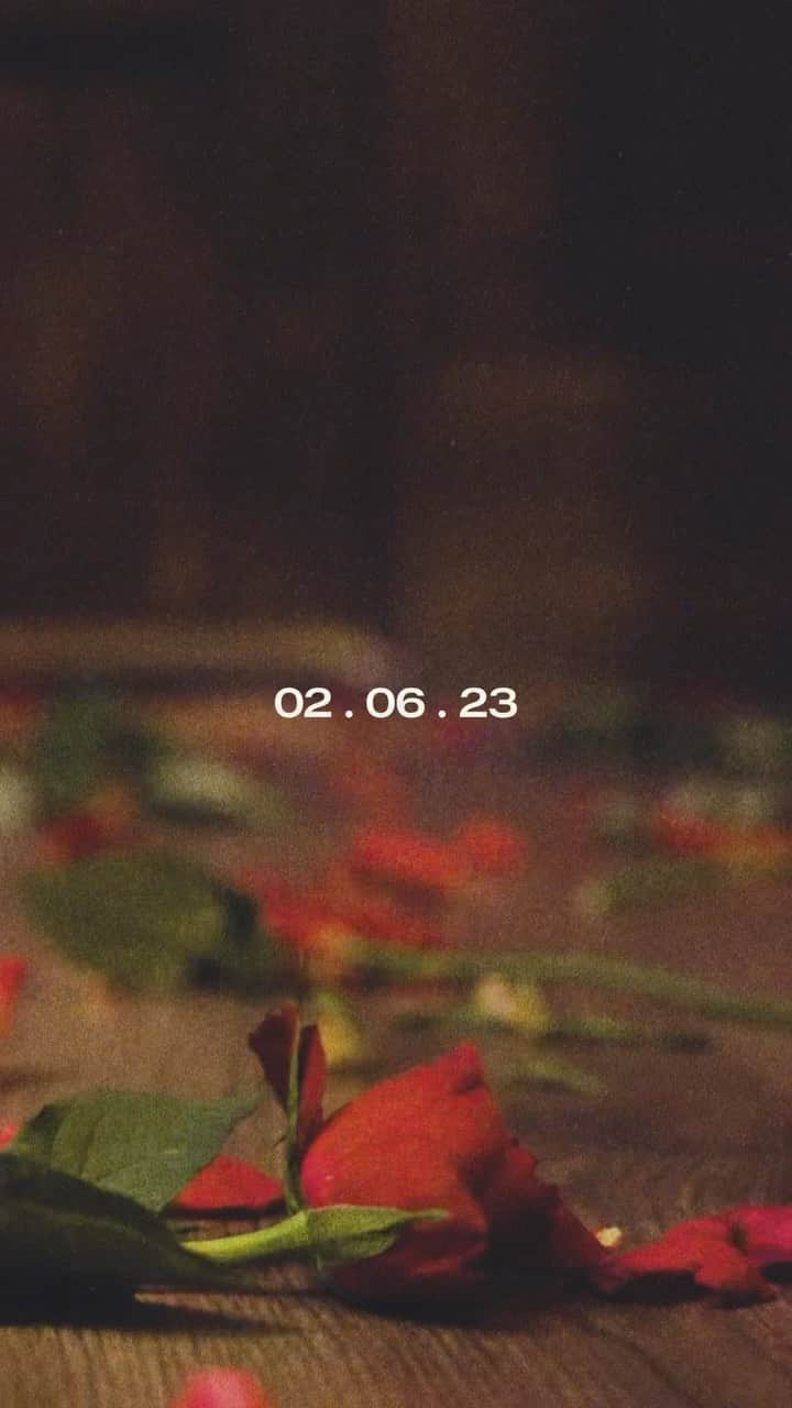 コニー・タルボットのインスタグラム：「2nd June 2023 “Easier Pretending You’re Dead” is all yours🥀 Pre-save in bio, more snippets coming soon🖤  #EPYD #GrowingPains」